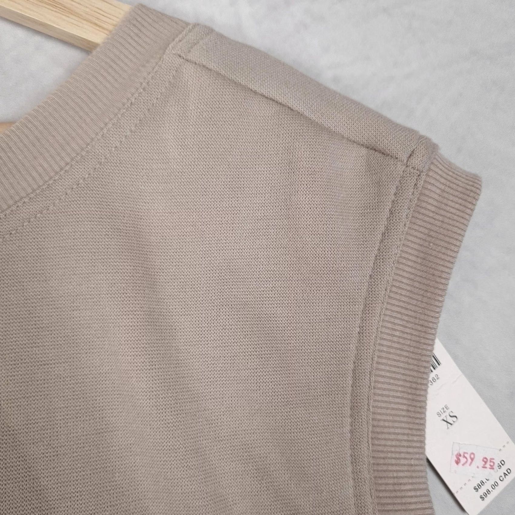 Anthropologie Maeve by Anthropologie Sweater Vest Womens XS Beige Bow Back Knit Sleeveless Crew Neck Casual Layering Size XS / US 0-2 / IT 36-38 - 7 Thumbnail
