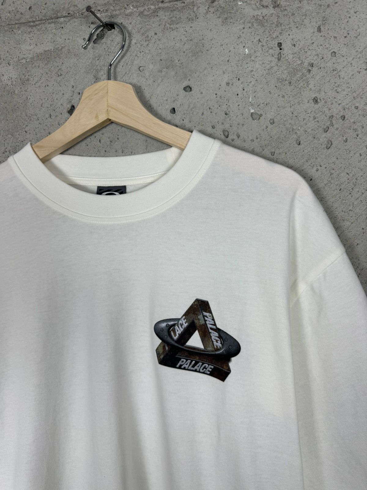 Oakley × Palace Palace x Oakley T-Shirt Off-White - Large Size US L / EU 52-54 / 3 - 4 Thumbnail