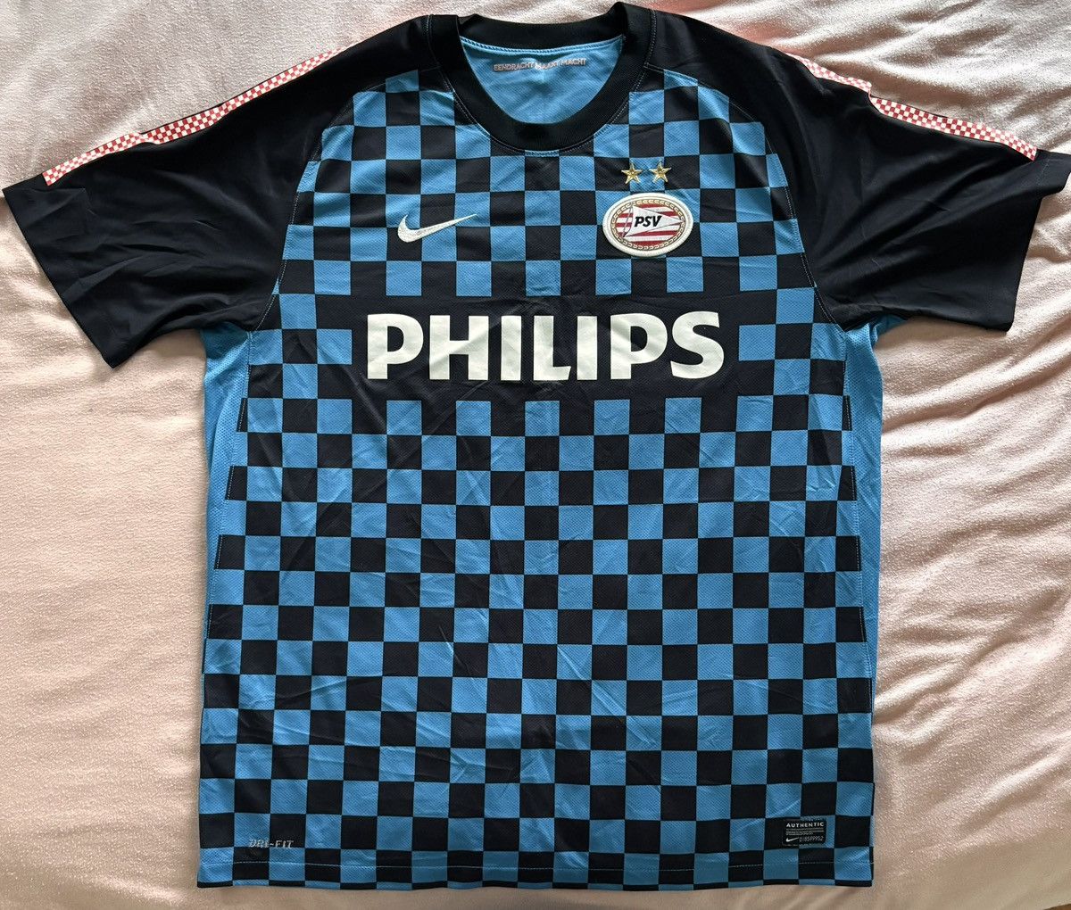 Nike Nike PSV Eindhoven 2011-12 Philips away jersey maillot XL Size US XL / EU 56 / 4 - 2 Thumbnail