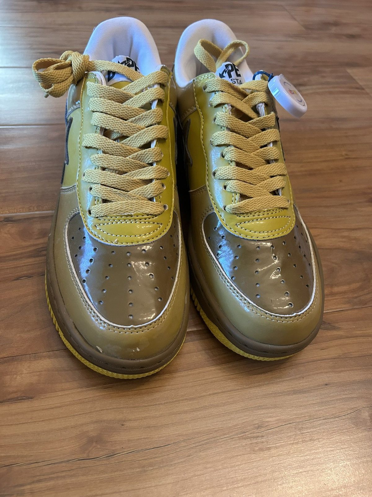 Bape NEW Bape Gold Members Exclusive Bapestas Size US 9 / EU 42 - 10 Thumbnail