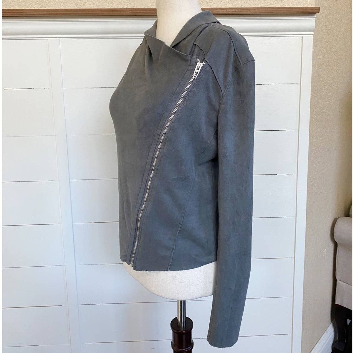BLANKNYC BLANKNYC Drape Front Suede Asymmetrical Zip Jacket in Grey Size XS / US 0-2 / IT 36-38 - 5 Thumbnail