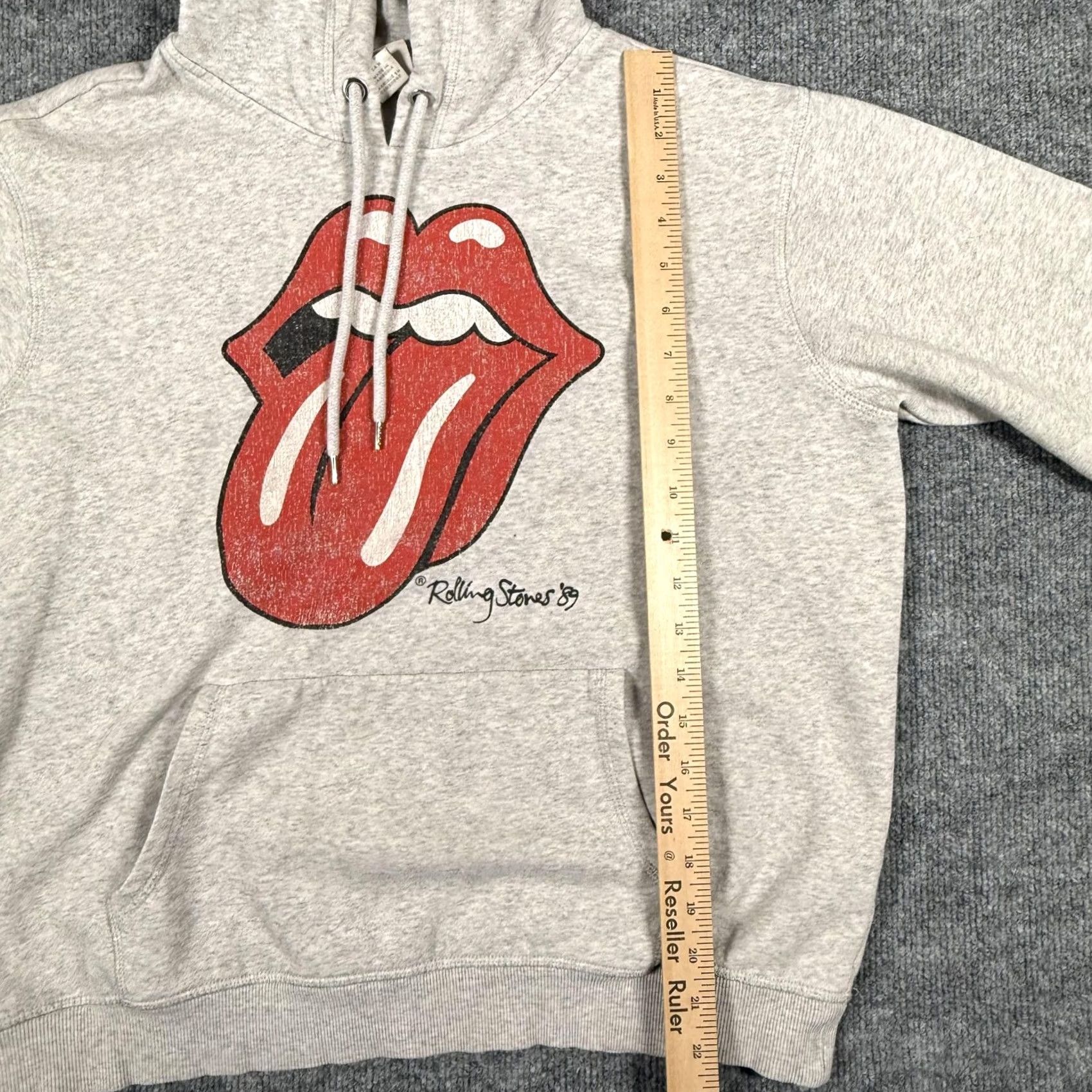 H&M Rolling Stones Hoodie Mens Medium Gray L.O.G.G. Tongue Logo Pullover 2019 Band Rock Mens Size US M / EU 48-50 / 2 - 5 Thumbnail