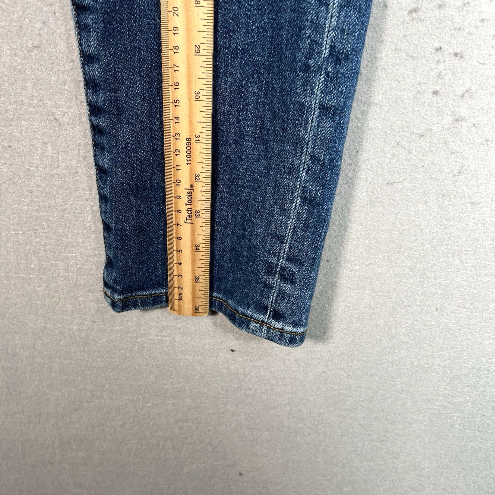 Uniqlo VINTAGE Uniqlo Jeans Womens 23 Blue Medium Wash Stretch Cotton Blend Slim Leg Denim Tapered Pants Womens 23 in Blue Jeans Size 40" / US 18 - 3 Thumbnail