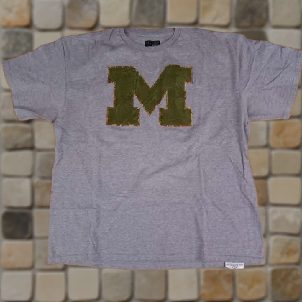 Vintage Majestic Michigan Wolverines Camouflage M T-Shirt Grey XL Crew Neck Short Sleeve Men Cotton 27in 25in Chest Regular Men’s Size US XL / EU 56 / 4 - 1 Thumbnail