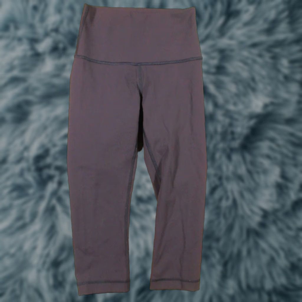 Lululemon VINTAGE Lululemon Cropped Leggings Woman’s 2 Navy Blue Yoga Stretch Pants EUC Size 26" / US 2 / IT 38 - 1 Thumbnail