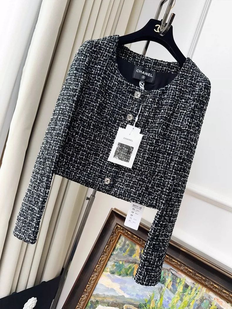 Chanel Chanel 24b black and white mixed color tweed long-sleeved Size XS / US 0-2 / IT 36-38 - 1 Thumbnail