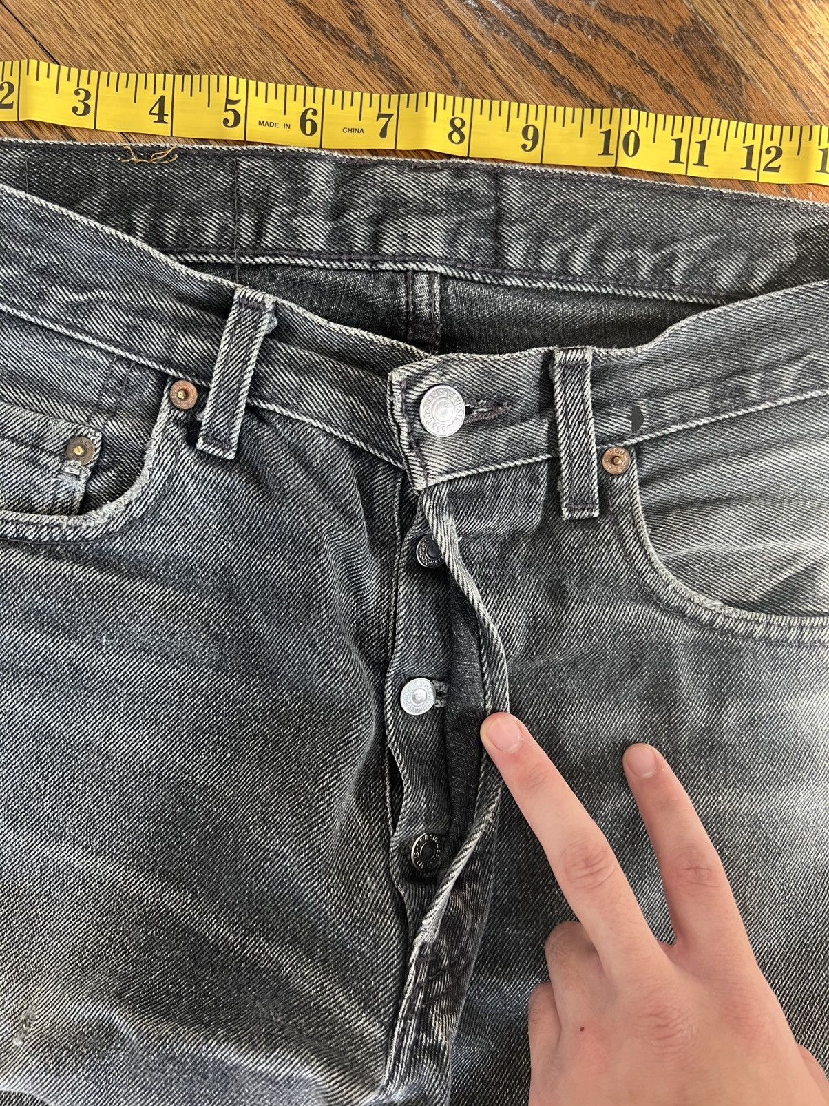 Levi's Vintage 90s Levi's 501 Faded Black Distressed Jeans 30x32 Size US 30 / EU 46 - 7 Thumbnail