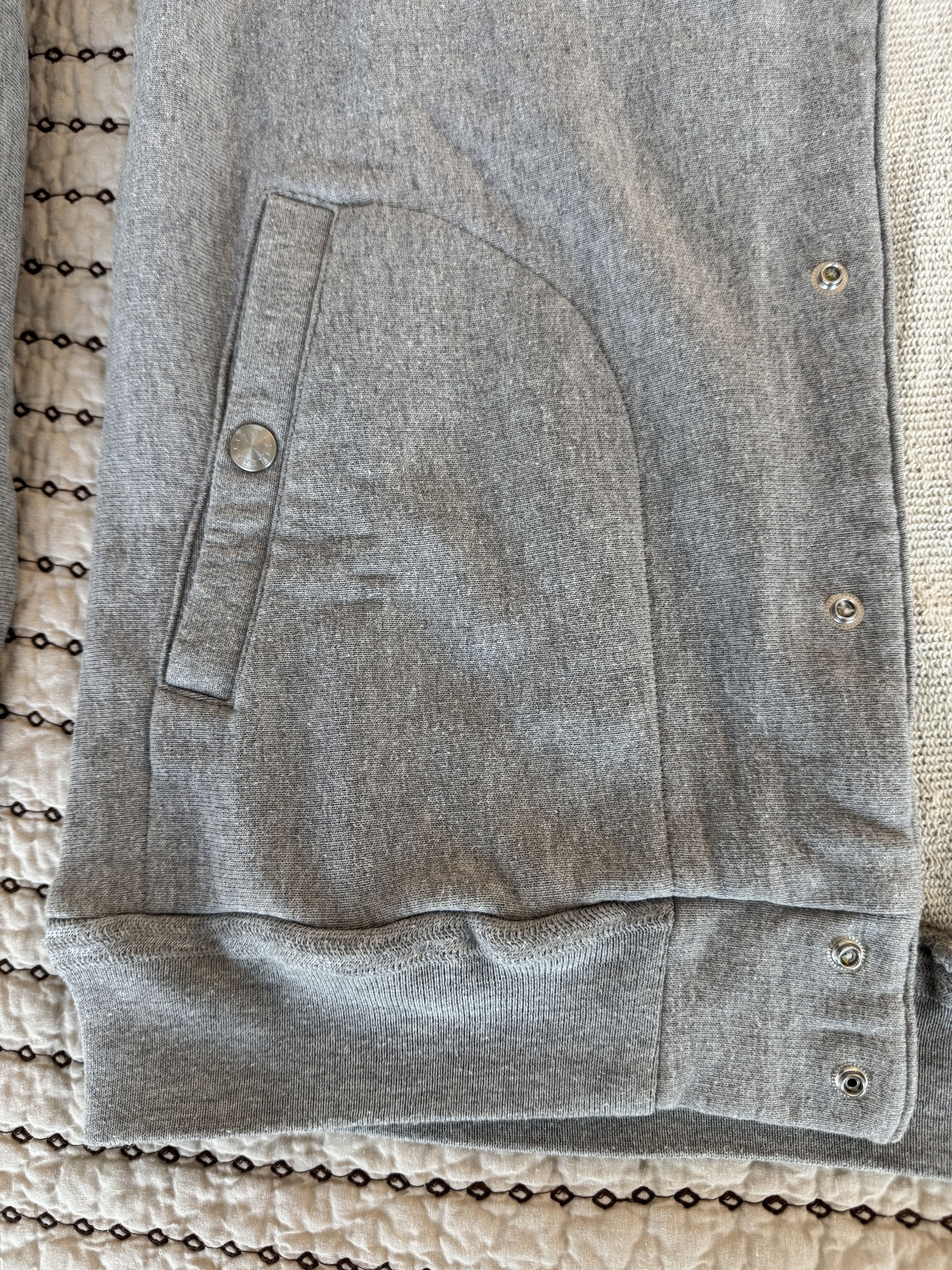 Kaws KAWS ORIGINAL FAKE RAGLAN SWEATSHIRT SNAP JACKET SZ 3 GRAY Size US L / EU 52-54 / 3 - 6 Thumbnail