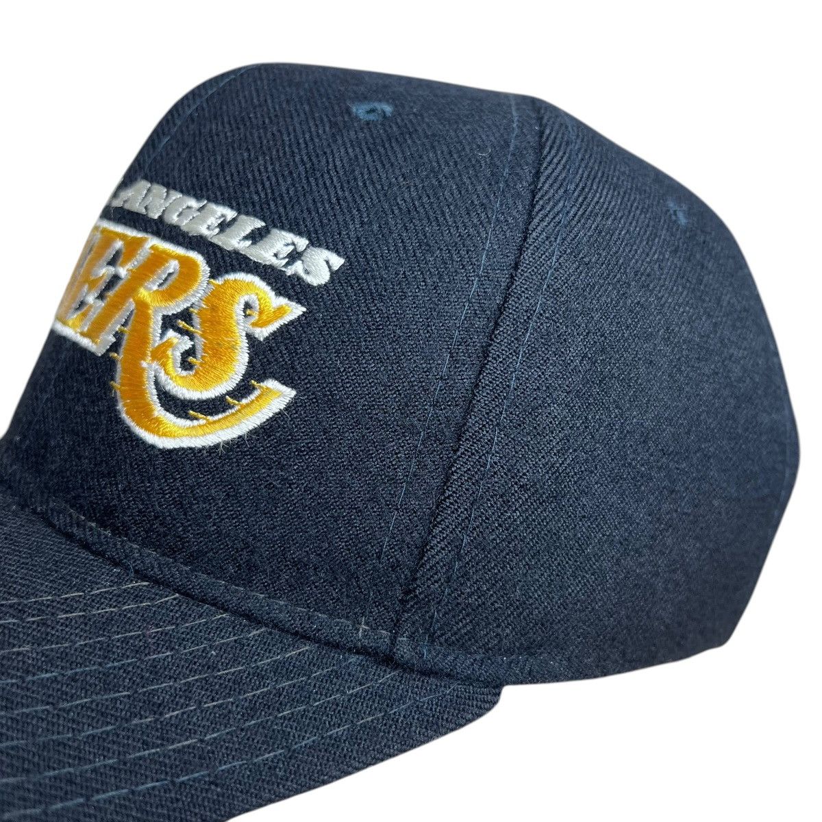 Starter Vintage 1990s Los Angeles Lakers Starter Black Gold Snapback Size ONE SIZE - 9 Thumbnail