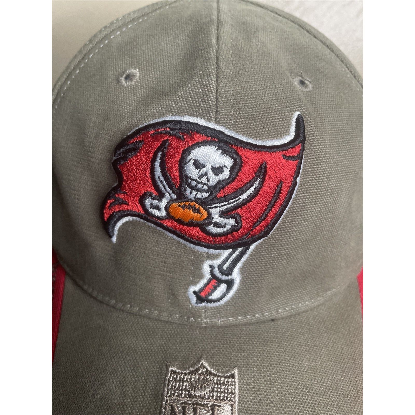 Reebok VTG Reebok Tampa Bay Buccaneers Adjustable NFL NWOT Size US L / EU 52-54 / 3 - 4 Thumbnail