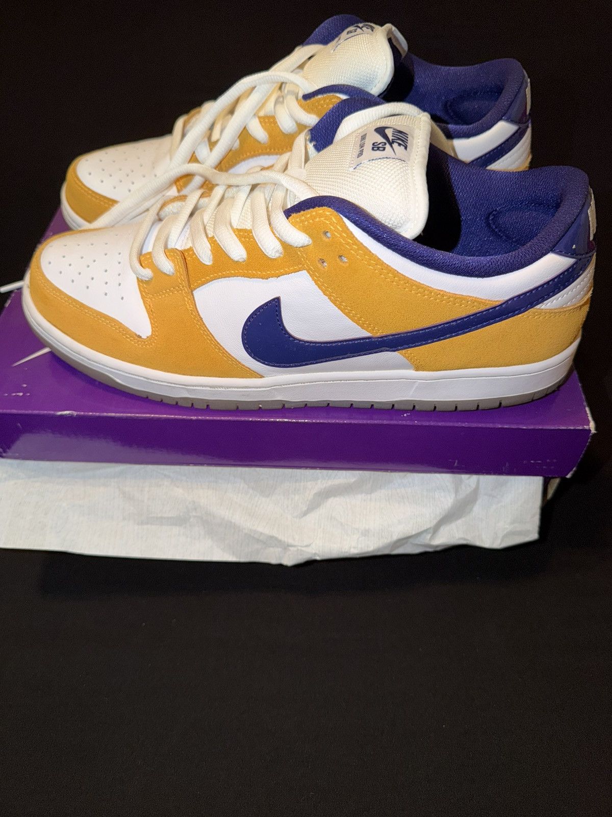 Nike SB Nike SB Dunk Low Pro Laser Oranges Size US 11 / EU 44 - 4 Thumbnail