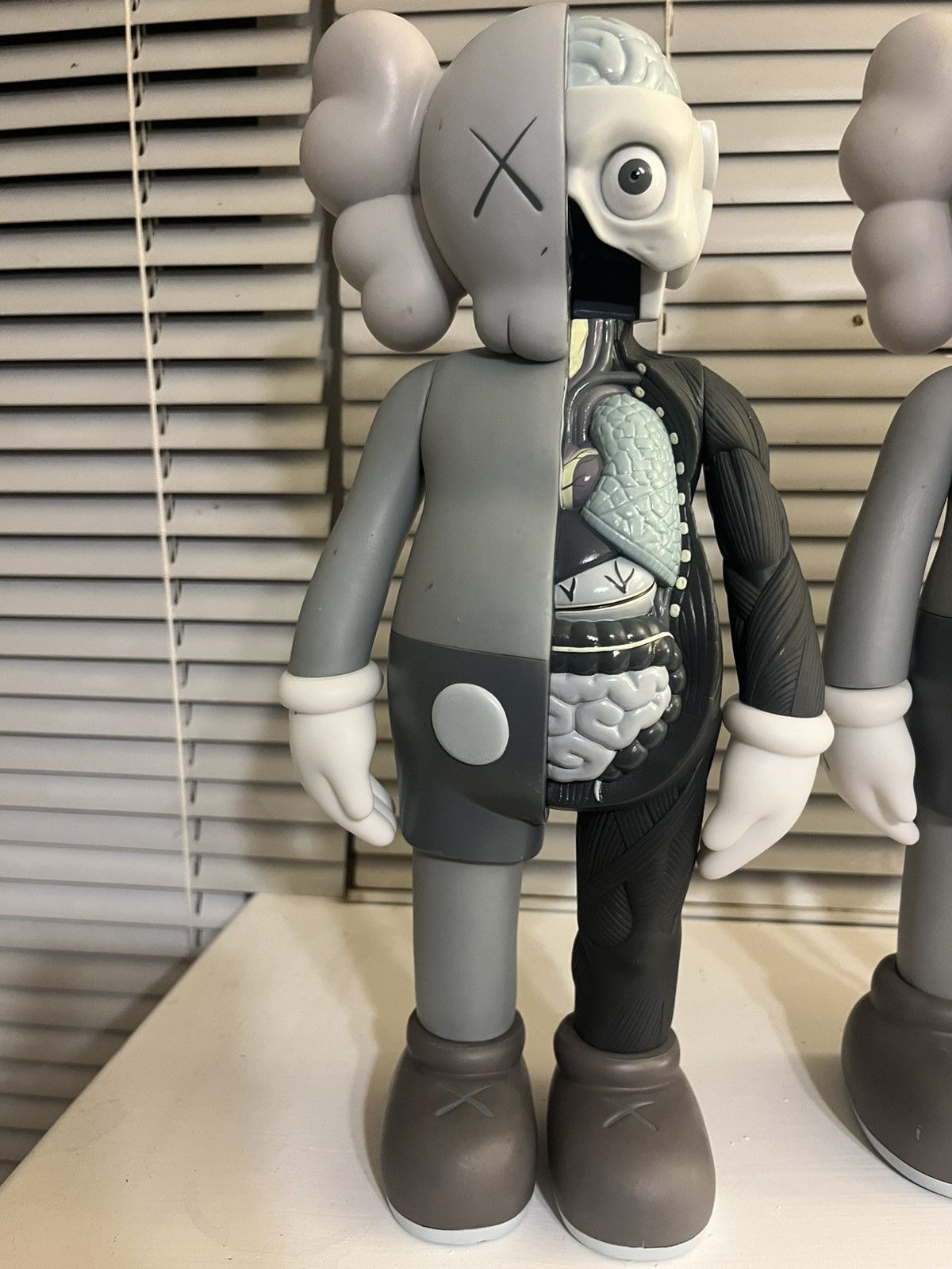 Kaws × Medicom Toy × Original Fake KAWS OriginalFake Companion 2006 Set Grey + Dissected Size ONE SIZE - 5 Thumbnail