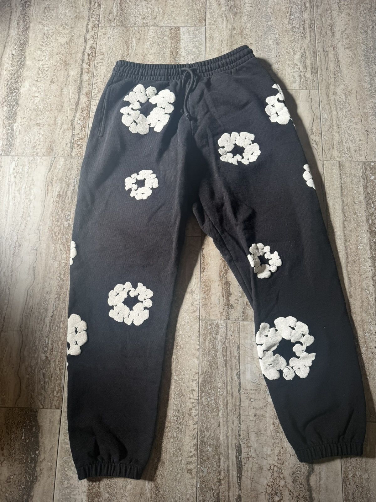 DENIM TEARS The cotton wreath Sweatpants (Black) Size US 32 / EU 48 - 1 Thumbnail