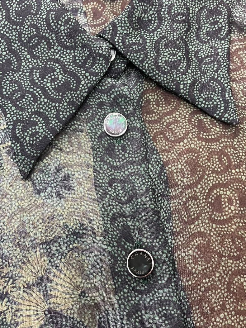 Chanel Chanel Green ink full logo silk shirt Size XS / US 0-2 / IT 36-38 - 2 Thumbnail