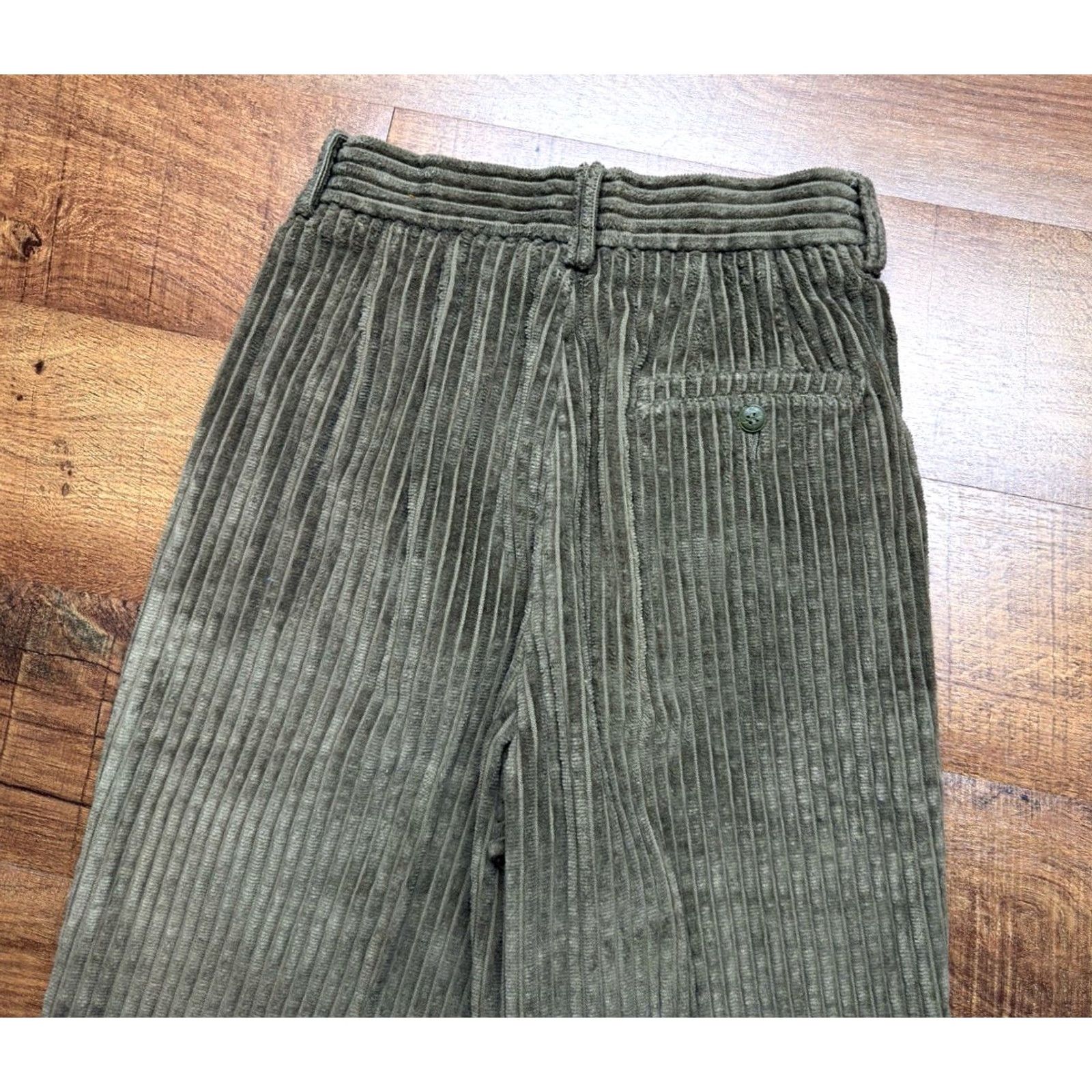Eddie Bauer VINTAGE Eddie Bauer Pants Green Women’s 4P Corduroy Pleated High Waisted Tapered 27 Inseam Inseam Petite 25 Waist 80s Size 42" / US 20 - 4 Thumbnail