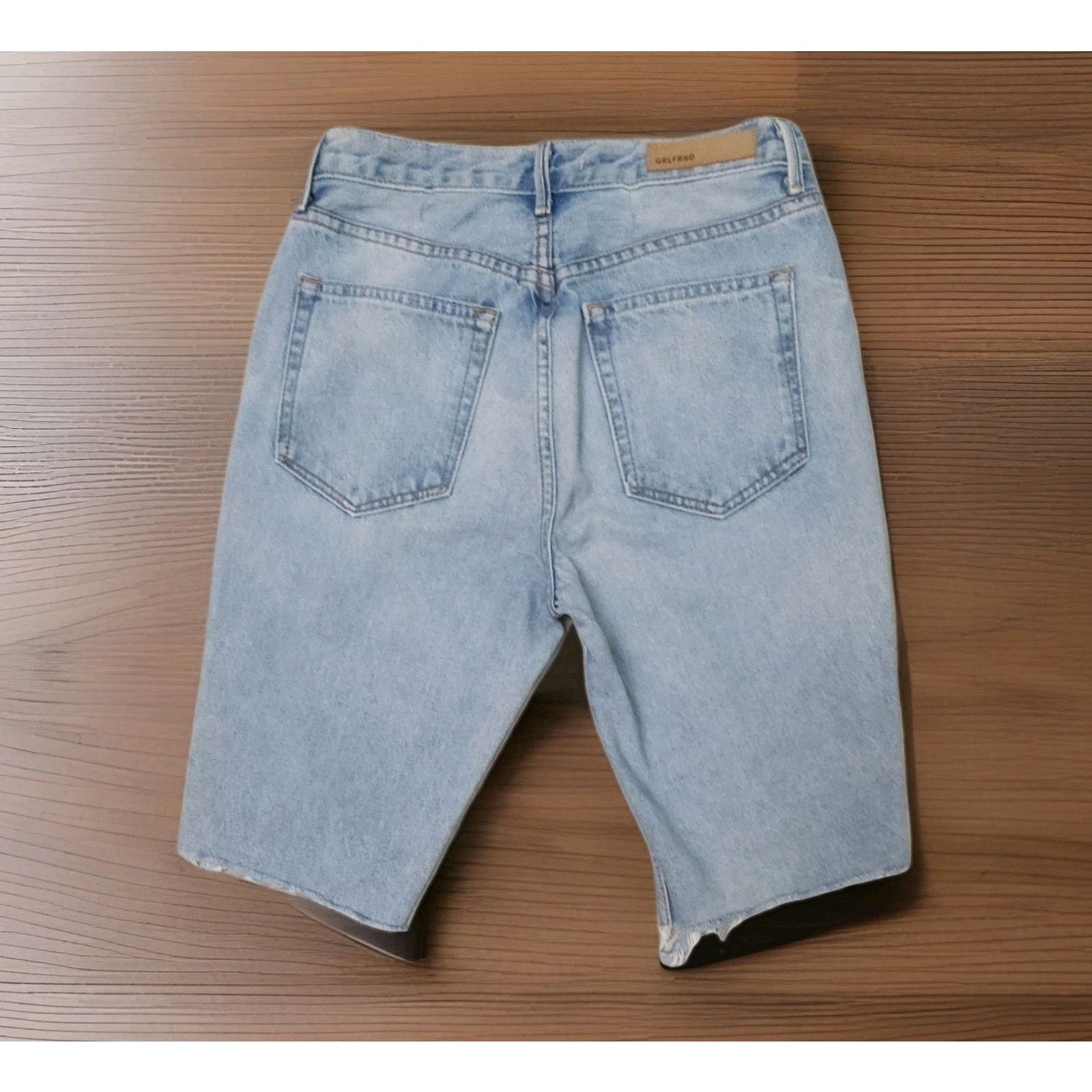 GRLFRND GRLFRND BEVERLY Bermuda Light Wash Frayed Hem Button Fly 26 Size 26" / US 2 / IT 38 - 6 Thumbnail