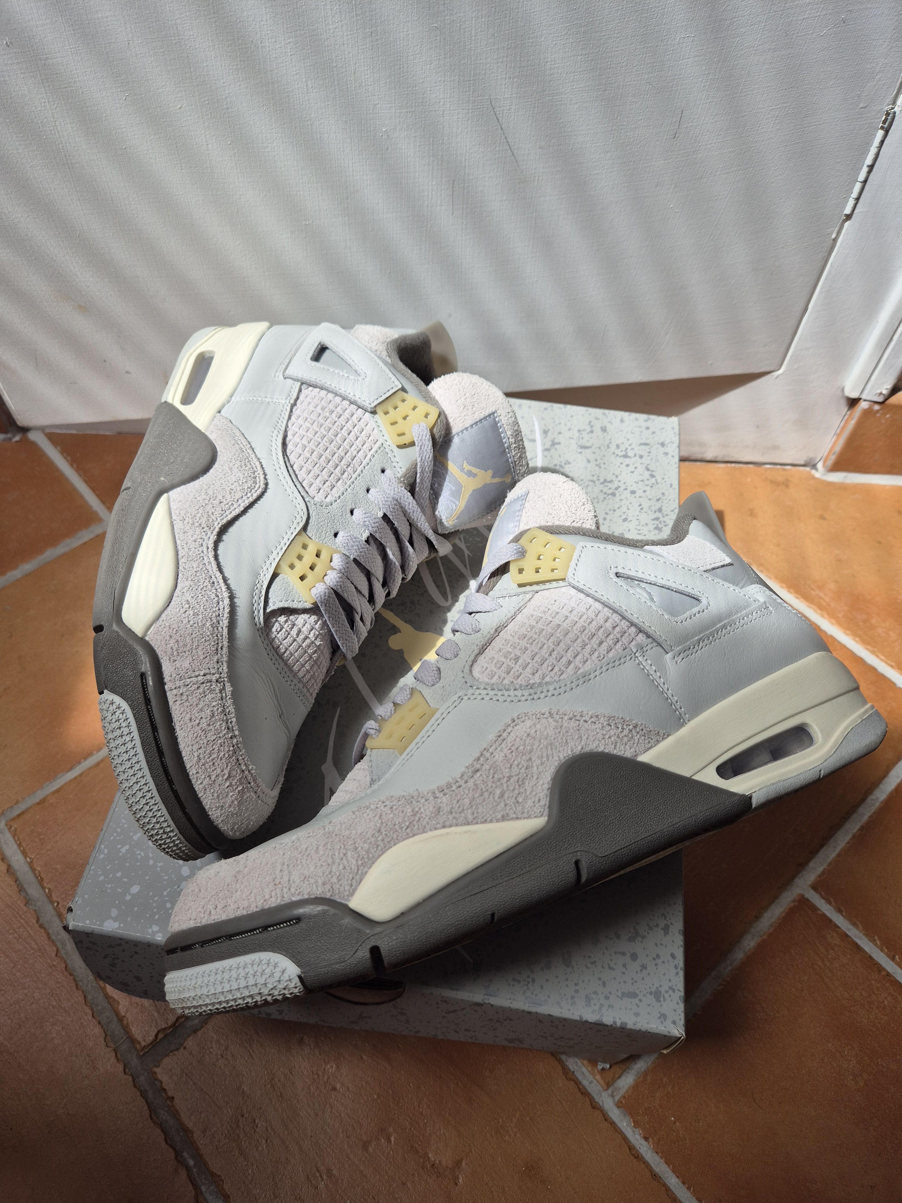 Jordan Brand Jordan 4 photon dust Size US 10 / EU 43 - 1 Thumbnail
