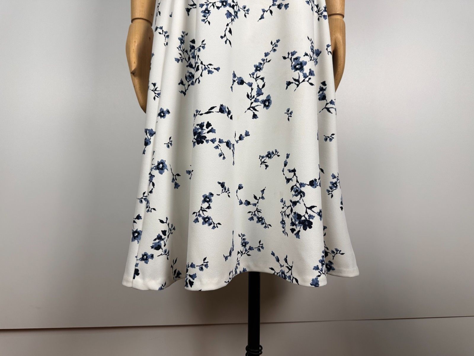Ralph Lauren Lauren Ralph Lauren White Floral Stretch Sheath Dress Size 6 Size M / US 6-8 / IT 42-44 - 4 Thumbnail