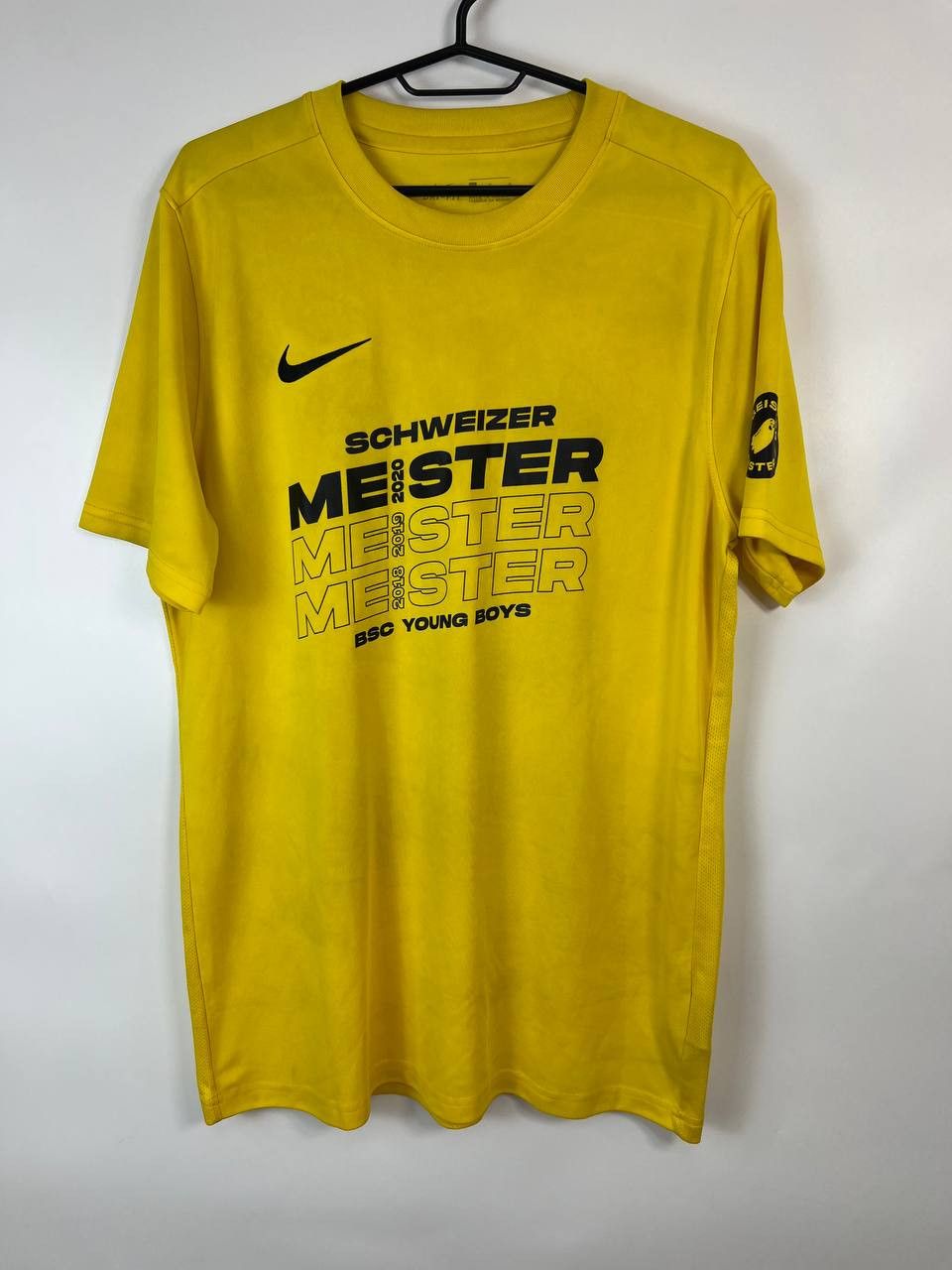 Nike BSC YOUNG BOYS 2020 SWISS CHAMPIONS SHIRT NIKE Sz L Size US L / EU 52-54 / 3 - 1 Thumbnail
