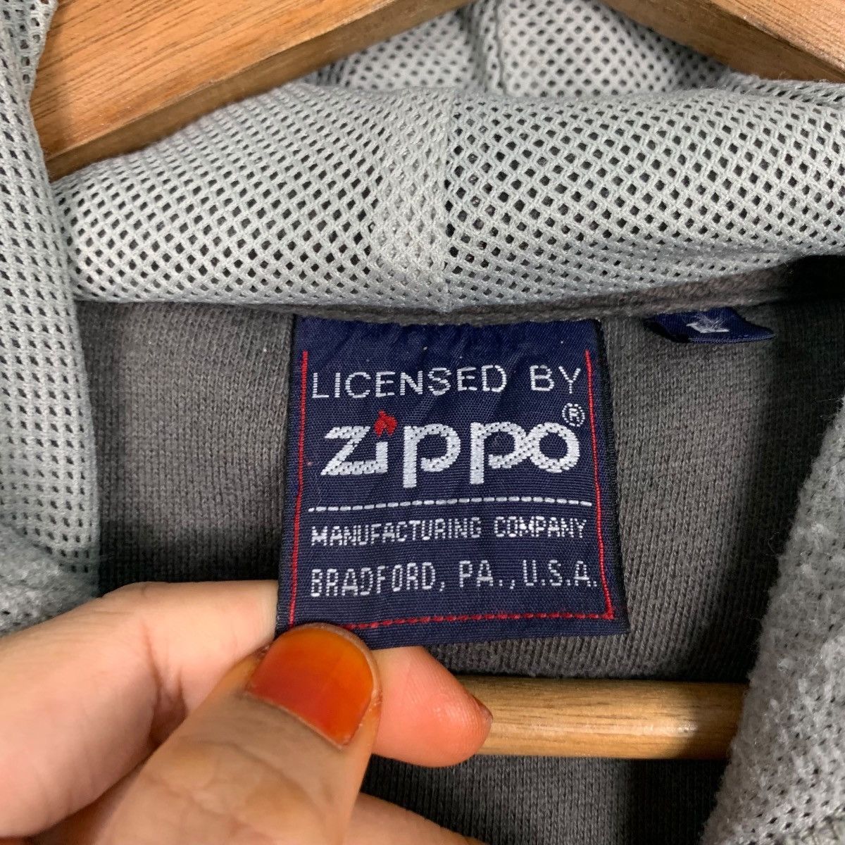 Zippo Vintage 90’s ZIPPO Pullover Hoodie Sweatshirt #3639-C166 Size US L / EU 52-54 / 3 - 13 Thumbnail