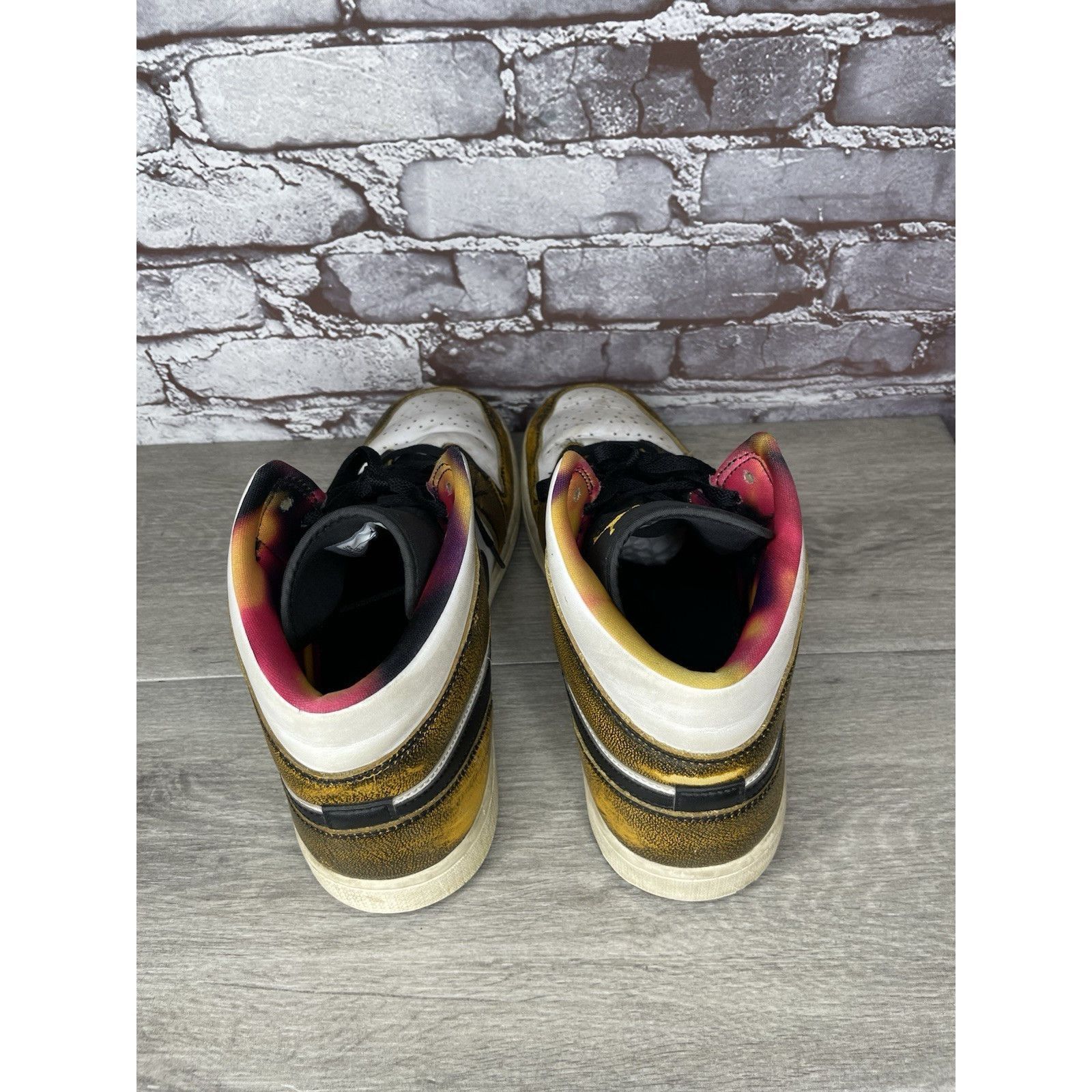 Jordan Brand Air Jordan 1 SE Mid Wear Away Taxi Basketball Shoes Men 13M Size US 13 / EU 46 - 5 Thumbnail