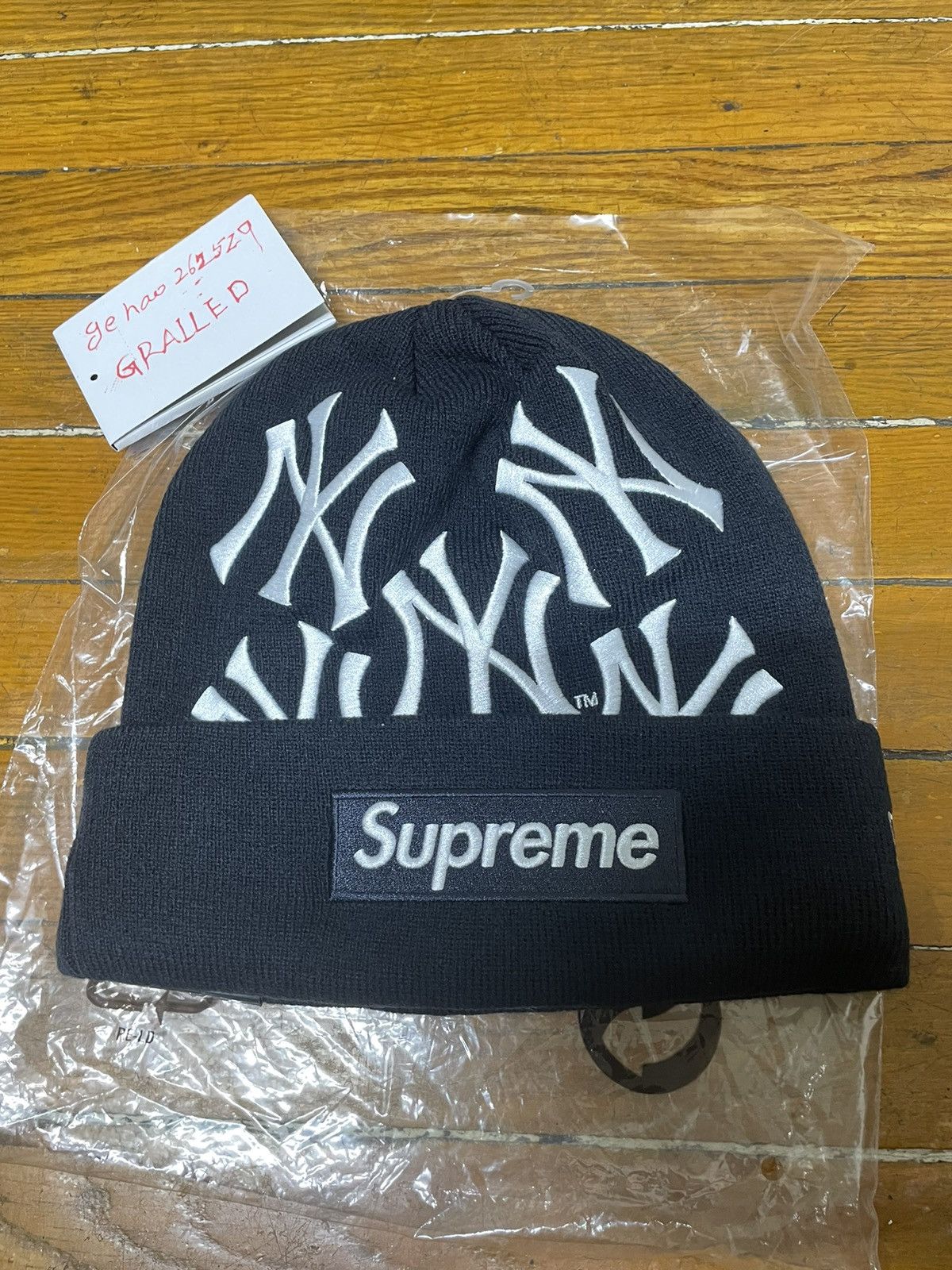 image of Supreme New York Yankees Box Logo Beanie in Navy, Men's