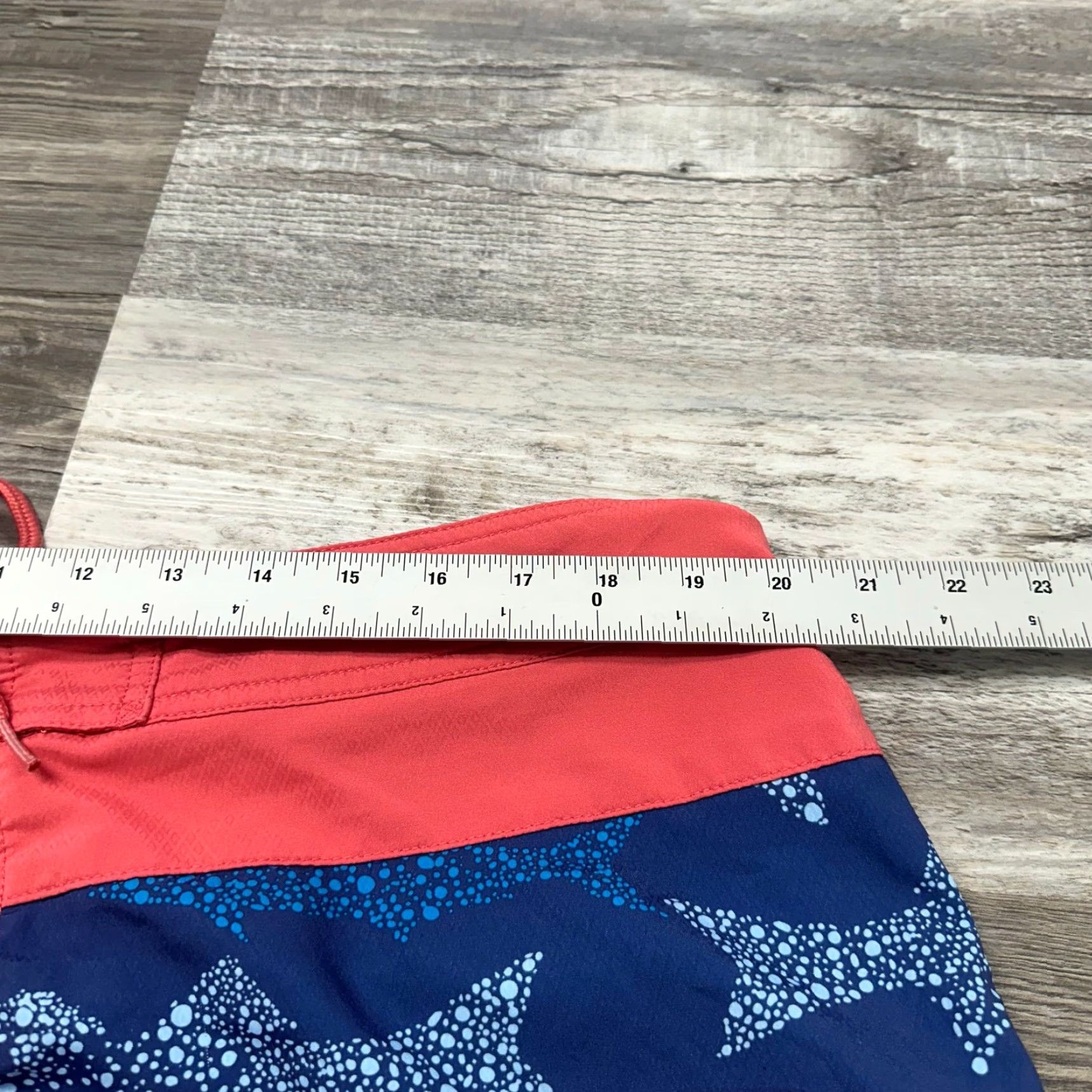 Vineyard Vines Vineyard Vines Sharks Coral Pink Blue Mens 40 Diamond Textured Swim Board Shorts Size US 40 / EU 56 - 7 Thumbnail
