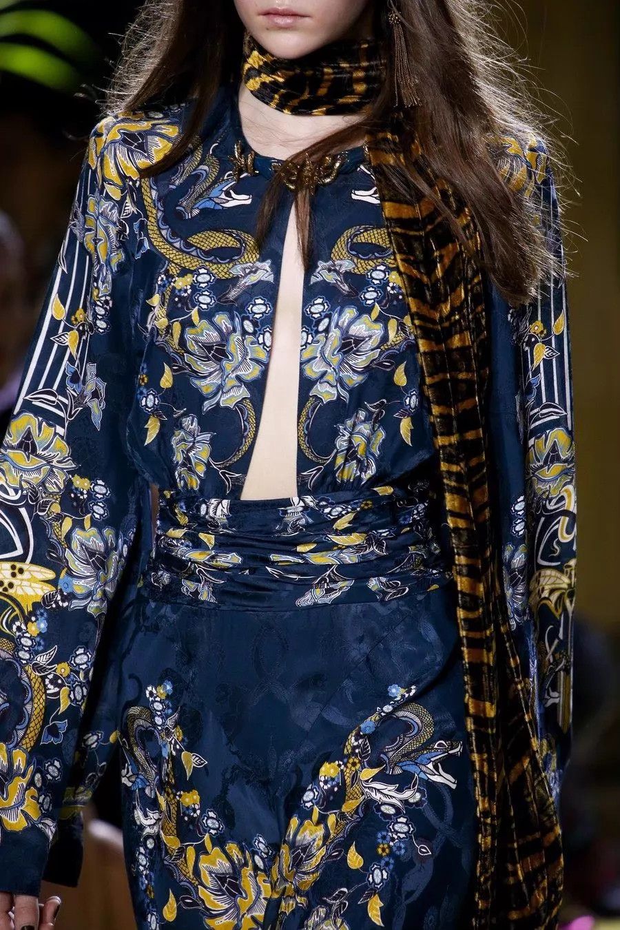 Roberto Cavalli Roberto Cavalli 16FW Blue Silk Snake Jeweled Neck Dress Size XS / US 0-2 / IT 36-38 - 9 Thumbnail