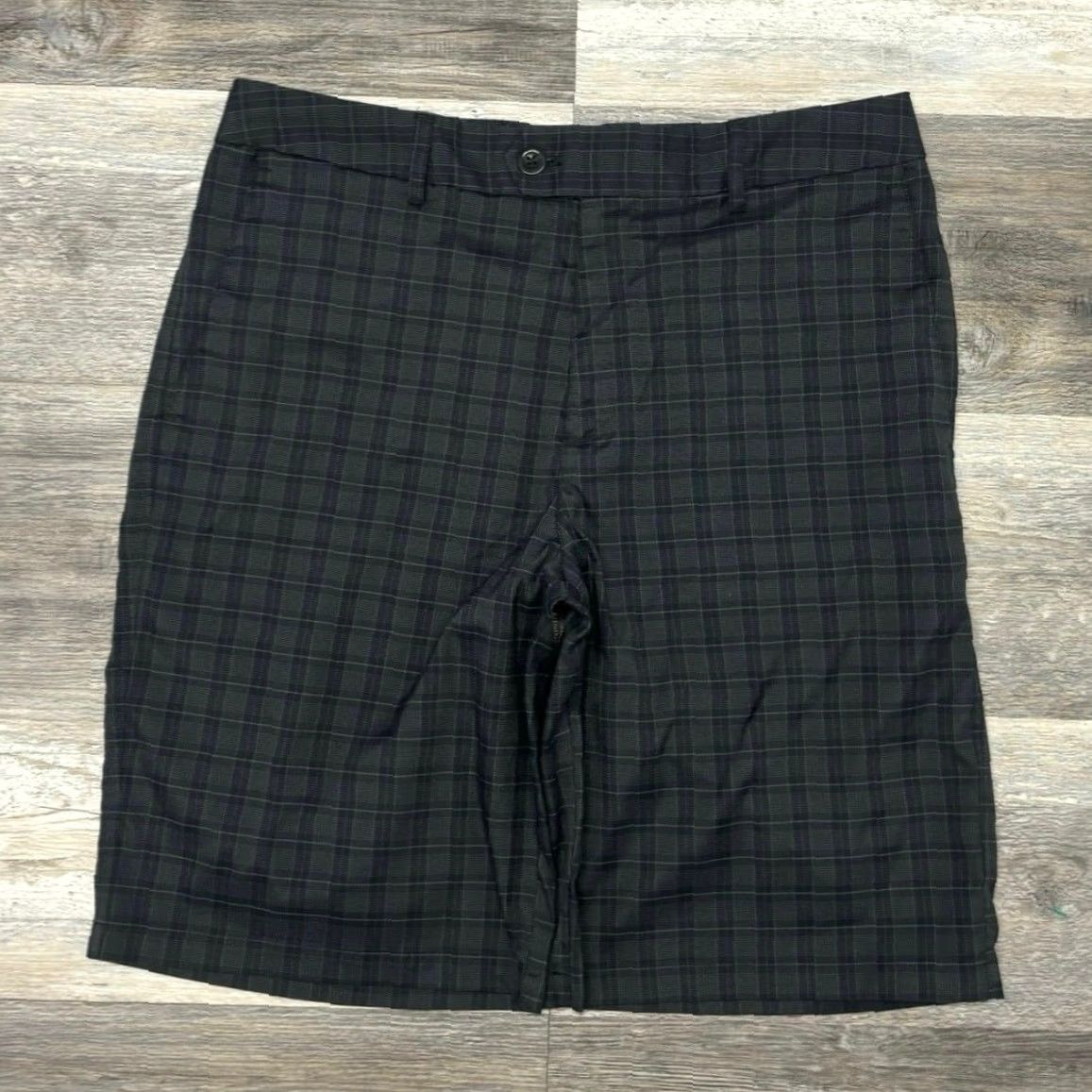 Under Armour Under Armour Shorts Gray Plaid Mens 32 Contoured Back Waist Stretch Chino Golf Shorts Size US 32 / EU 48 - 2 Thumbnail