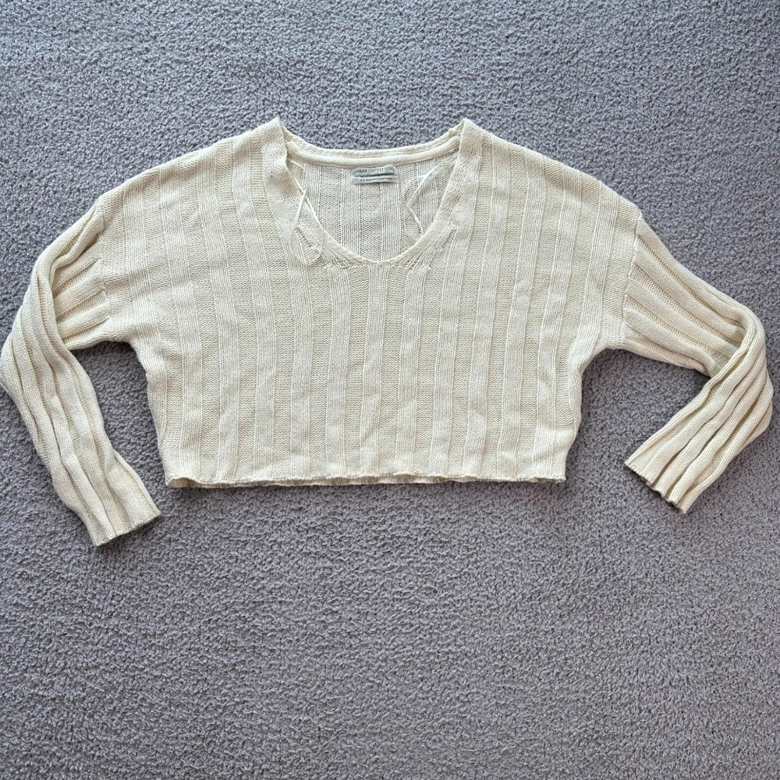 Urban Outfitters Urban Outfitters Cream Ribbed Knit Cropped V Neck Sweater S Size S / US 4 / IT 40 - 1 Thumbnail