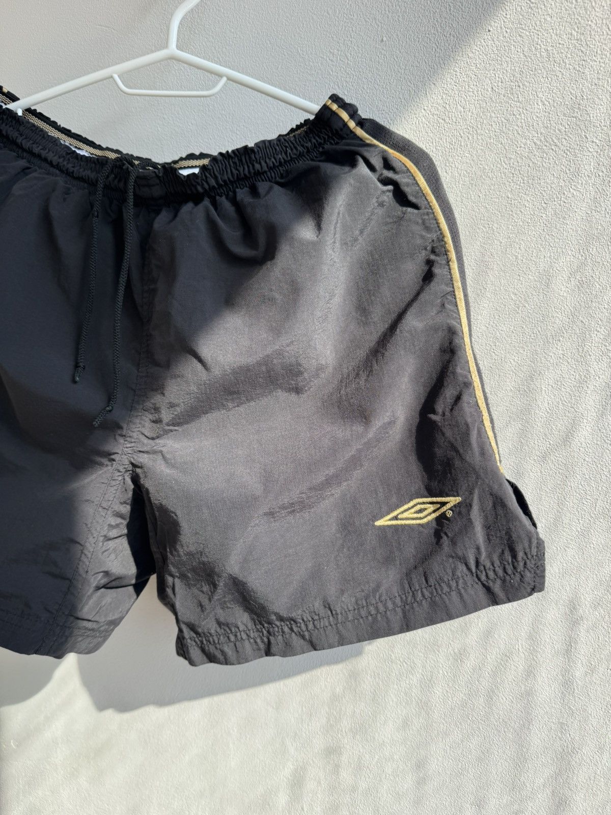 Umbro MANCHESTER UNITED 2001 2002 AWAY FOOTBALL SOCCER SHORTS Size US 30 / EU 46 - 4 Thumbnail