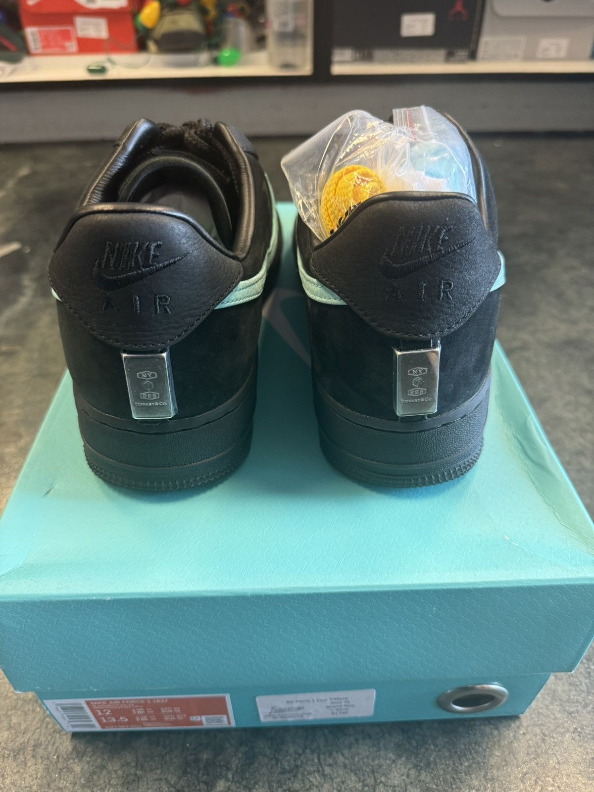 Nike × Tiffany & Co. Air Force 1 Low Tiffany Size US 12 / EU 45 - 4 Thumbnail