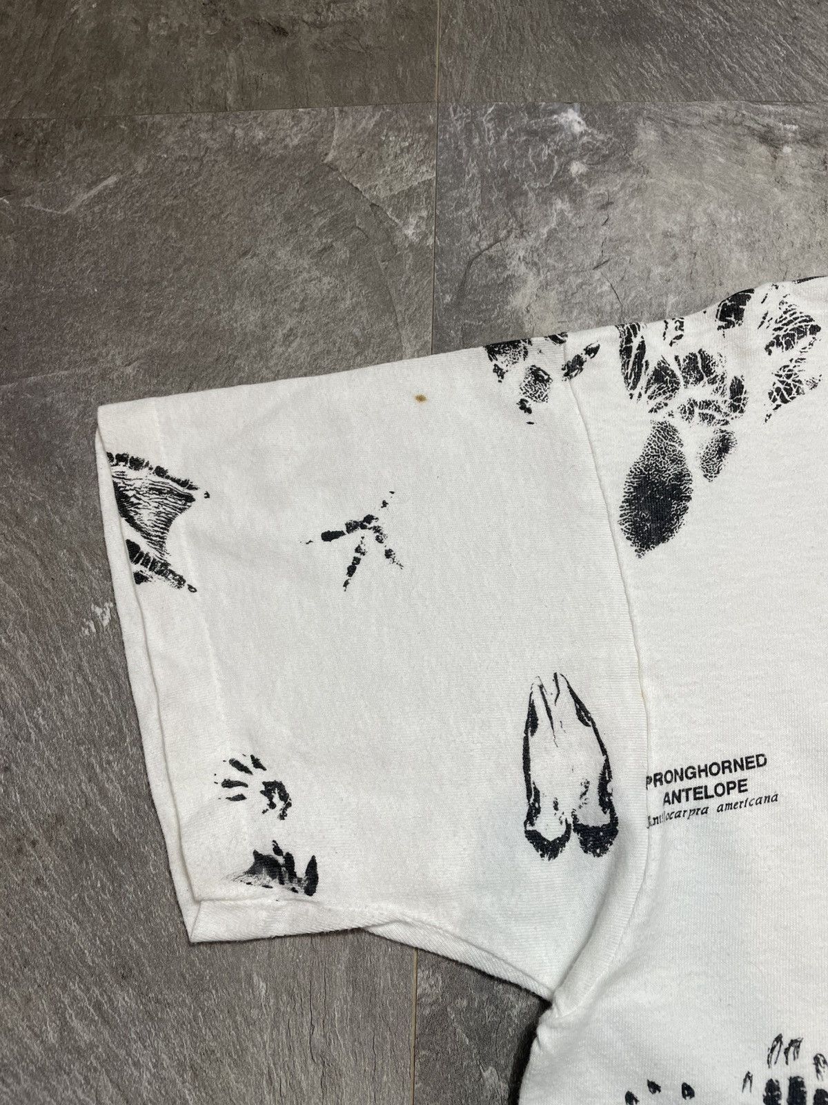 Vintage Vintage 90s Alaska Wildlife Animal Foot print AOP art Shirt Size US L / EU 52-54 / 3 - 5 Thumbnail
