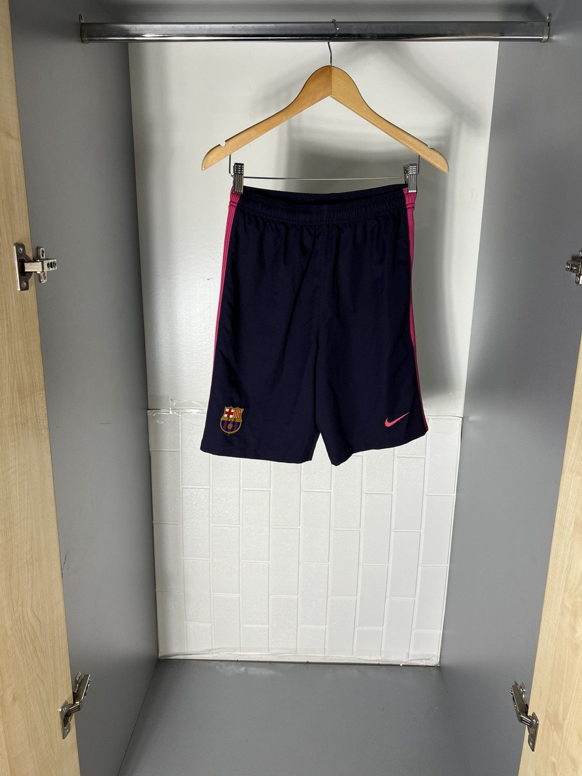 Nike VINTAGE NIKE FC BARCELONA SPAIN SOCCER JERSEY SHORTS Y2K 90s Size US 30 / EU 46 - 2 Thumbnail