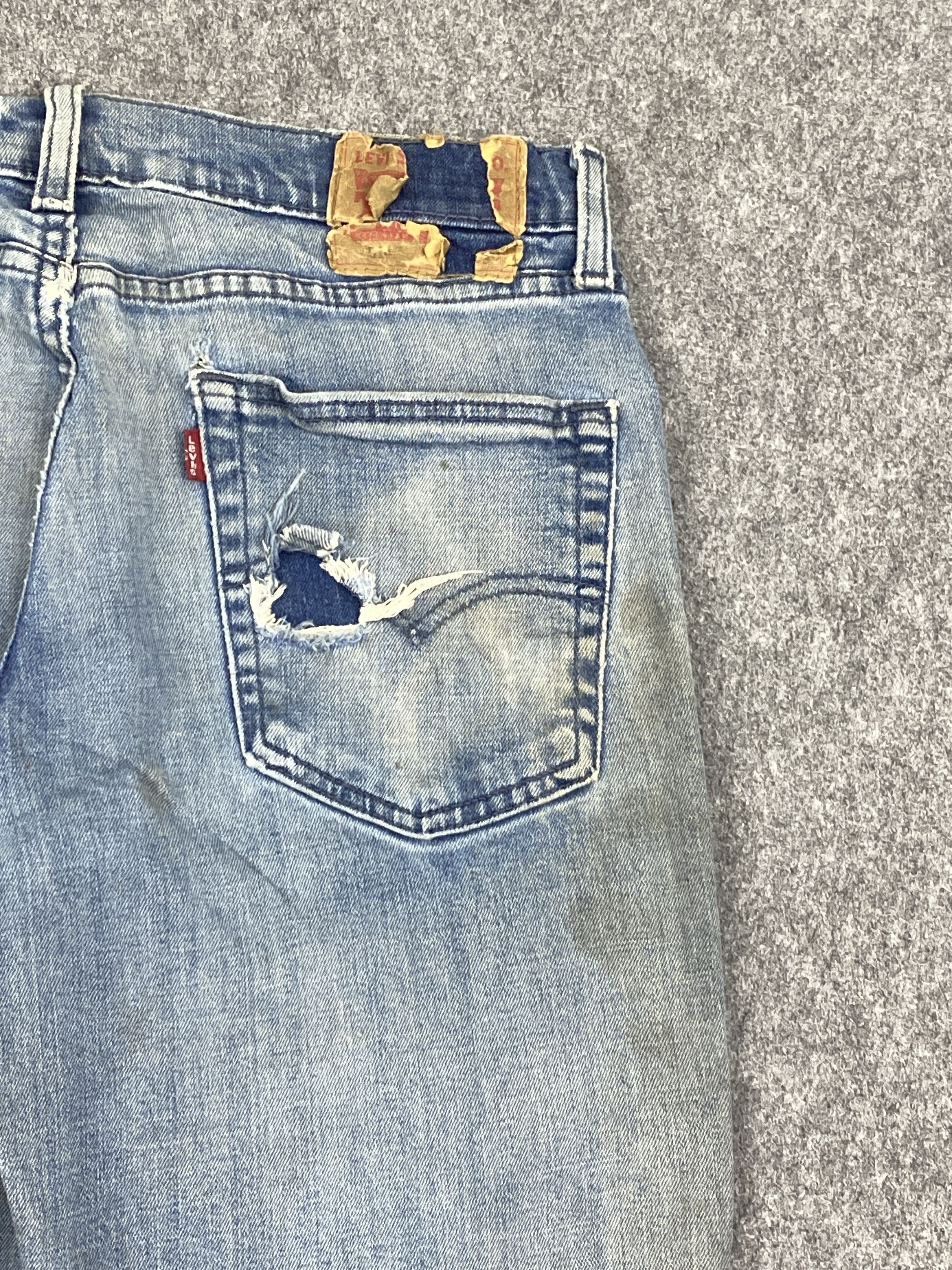 Levi's Distressed Vintage Levi's 514 Faded Blue Jeans DP2820 Size US 31 - 21 Thumbnail