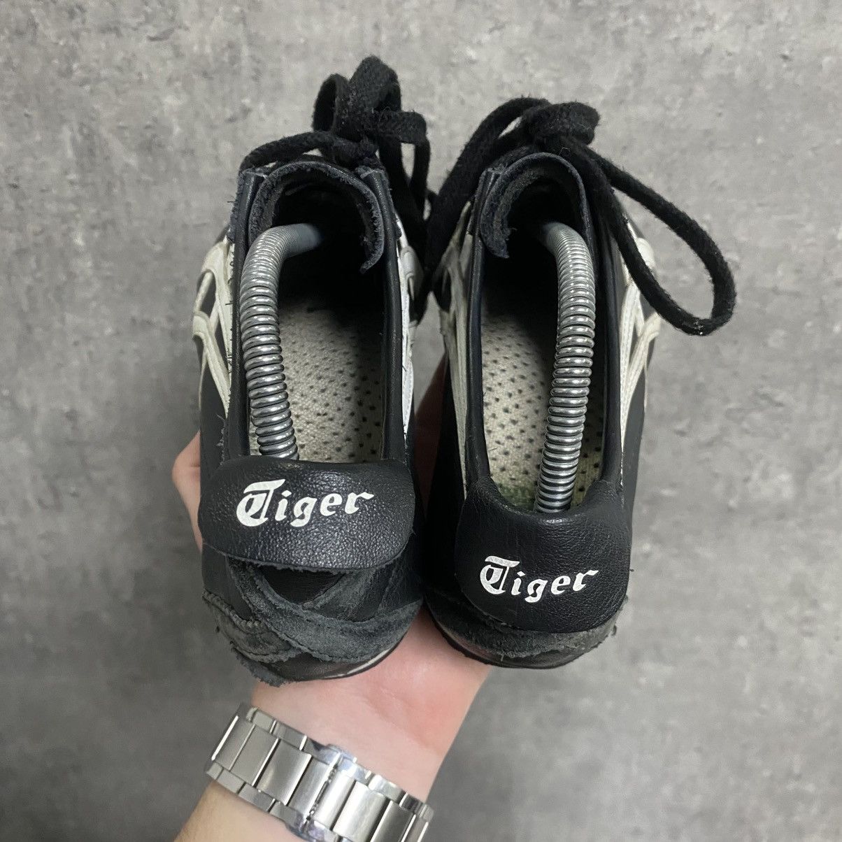 Asics Vintage Asics Onitsuka Tiger Black/White Low Top Sneakers Size US 6.5 / EU 39-40 - 9 Thumbnail