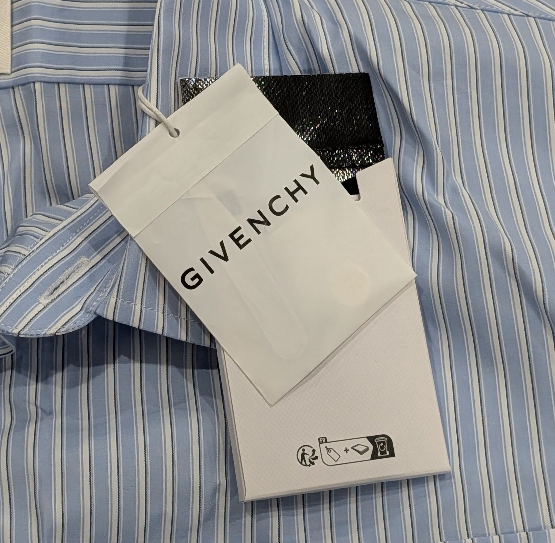Givenchy GIVENCHY Crest Striped Button Up Shirt Light Blue 39 US 15.5 Size US M / EU 48-50 / 2 - 7 Thumbnail