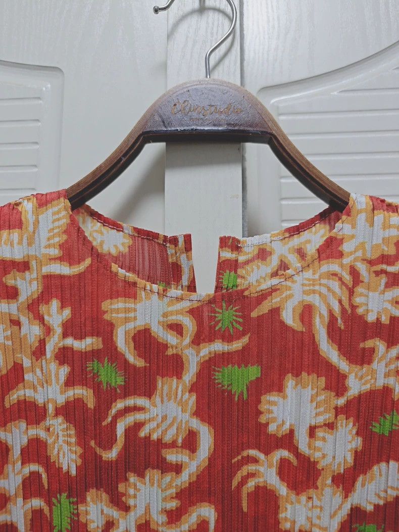 Issey Miyake Issey Miyake size:5 A red floral print top Size S / US 4 / IT 40 - 2 Thumbnail