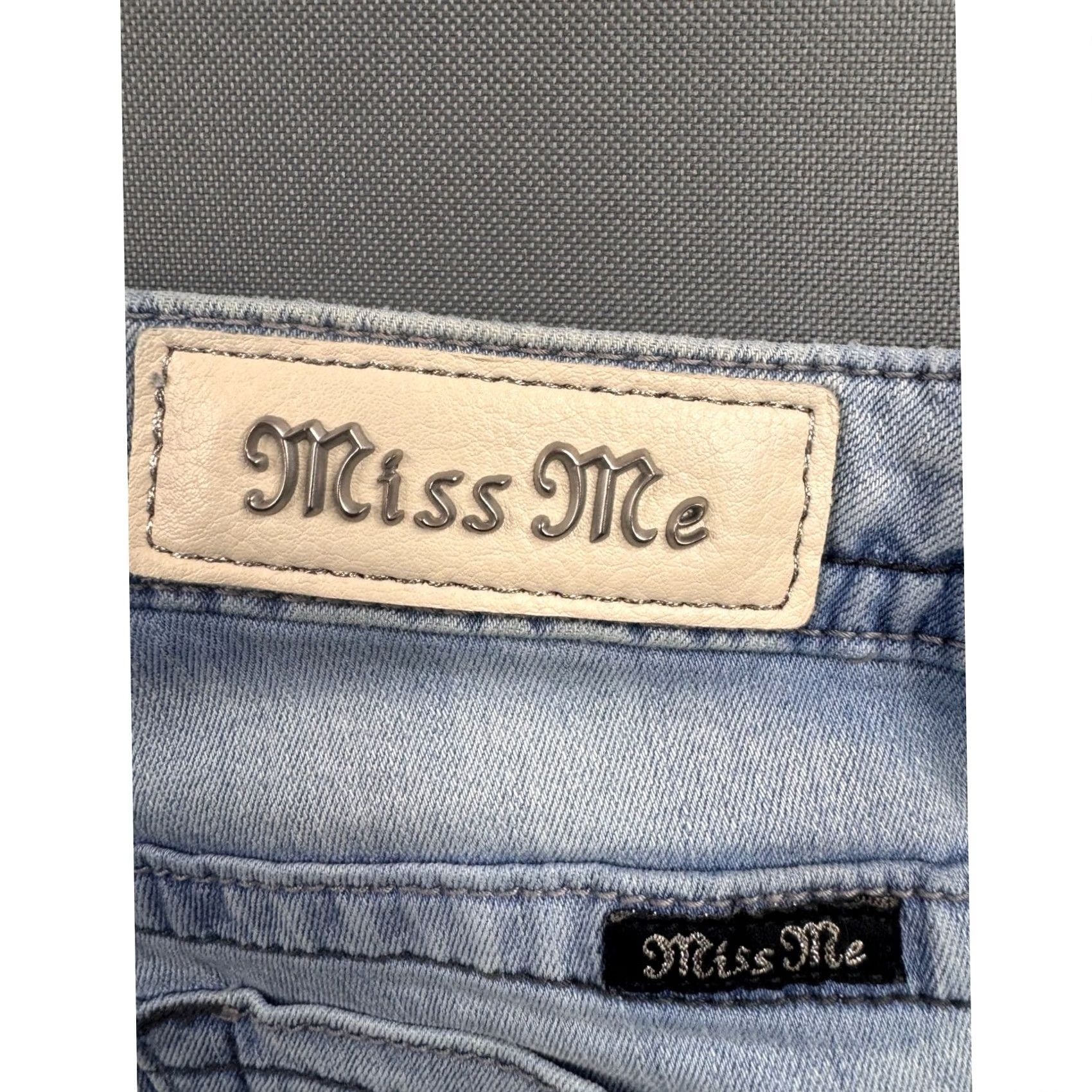 Miss Me Miss Me Womens Boyfriend Capri Light Wash Distressed Patched Denim Jeans Size 25 Size 42" / US 20 - 7 Thumbnail