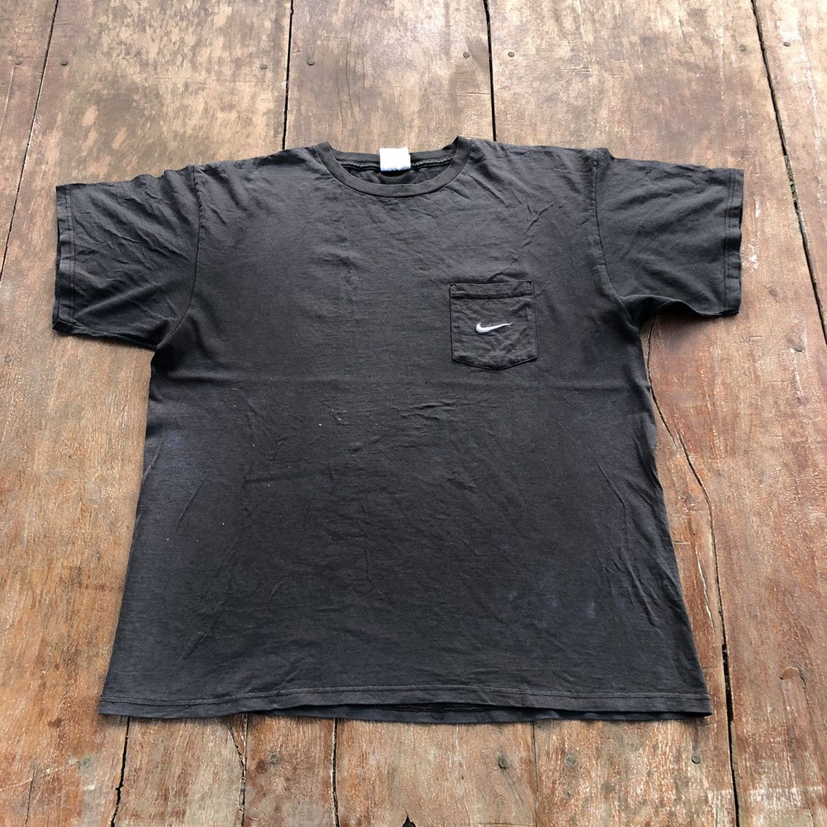 Vintage Vintage Thrashed Faded Nike Rare Shirt Size US XL / EU 56 / 4 - 2 Thumbnail