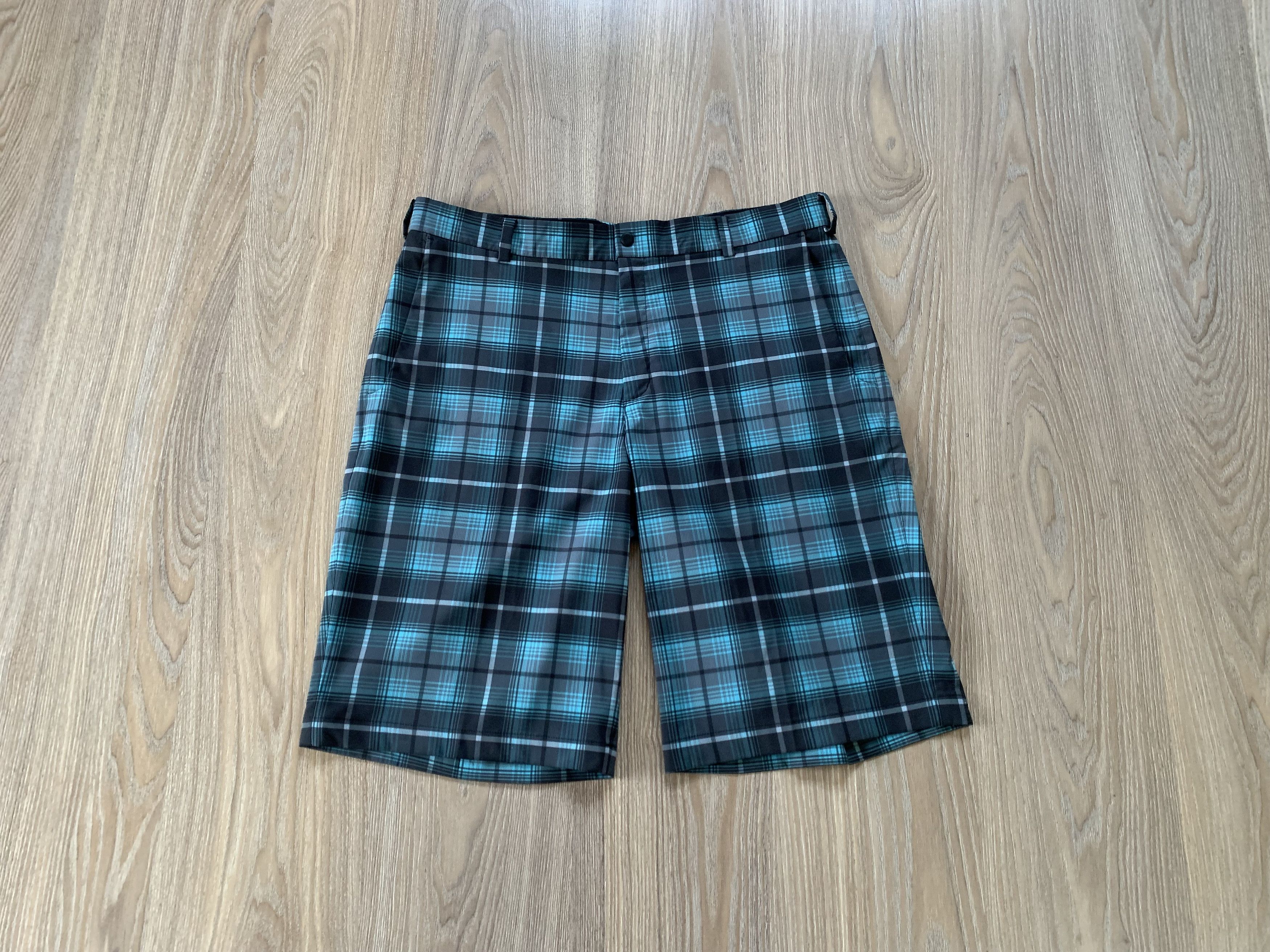 Nike Nike Golf Tour Performance Plaid Shorts Size US 36 / EU 52 - 1 Thumbnail