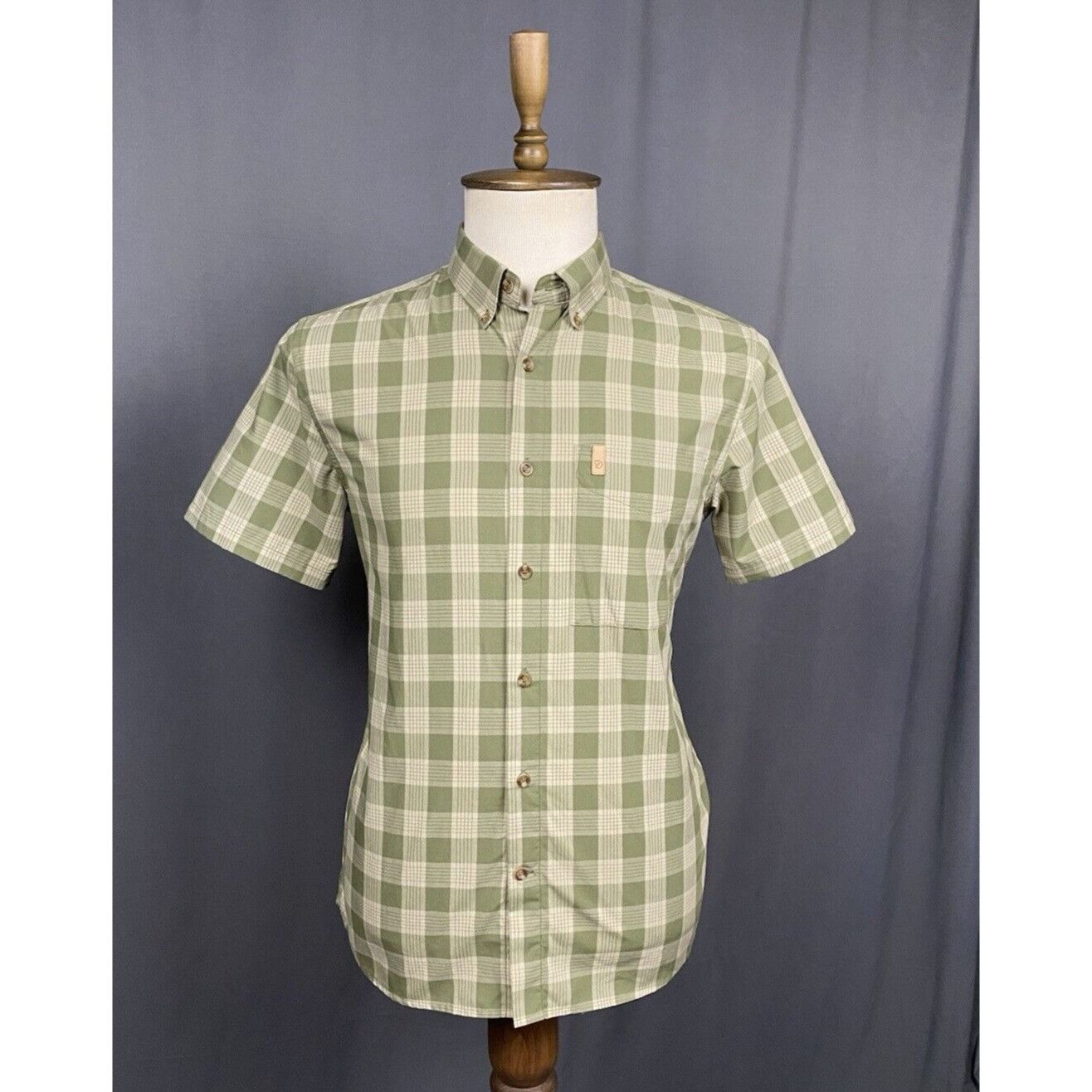 Fjallraven Fjallraven Ovik Men's Green Checked Shortsleeve Shirt Size S Size US S / EU 44-46 / 1 - 1 Thumbnail