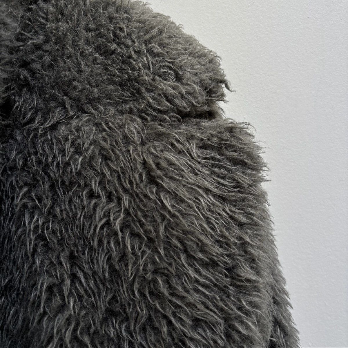 Helmut Lang FW19 Helmut Lang Layered Shaggy Fur Charcoal Robe Size M / US 6-8 / IT 42-44 - 6 Thumbnail