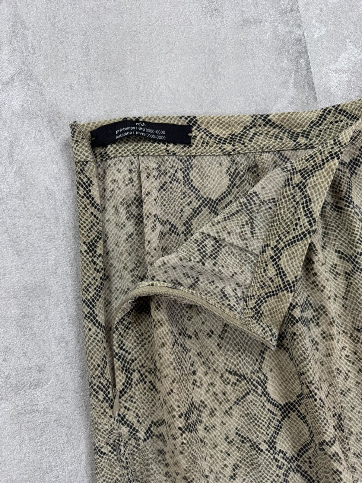 rokh Rokh Snake Skirt Midi Avant Garde Style Womens Size Size 24" / US 00 / IT 34 - 3 Thumbnail