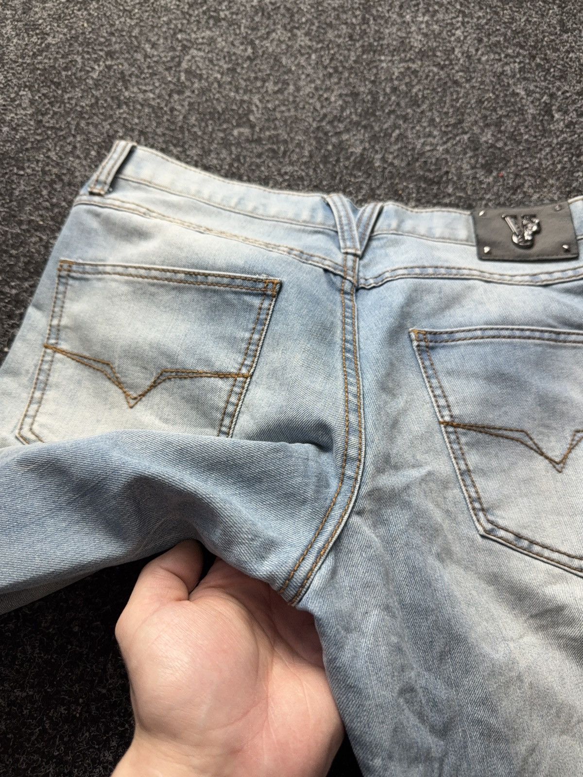 Versace Jeans Couture Luxury 00s Versace Jeans Slim Fit Light Wash Denim Jeans Size US 31 - 17 Thumbnail