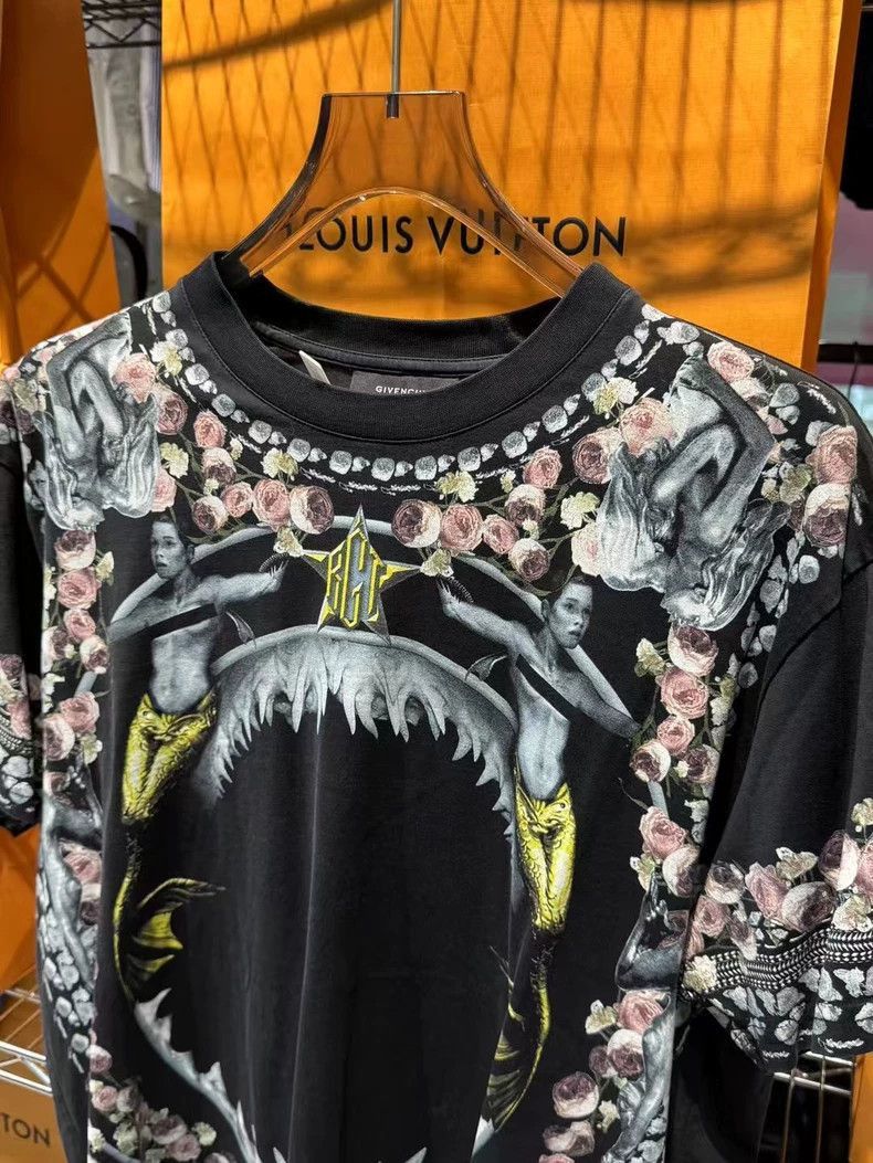 Givenchy Givenchy Givenchy Black Floral Short Sleeve TShirt -2507 Size US XS / EU 42 / 0 - 3 Thumbnail