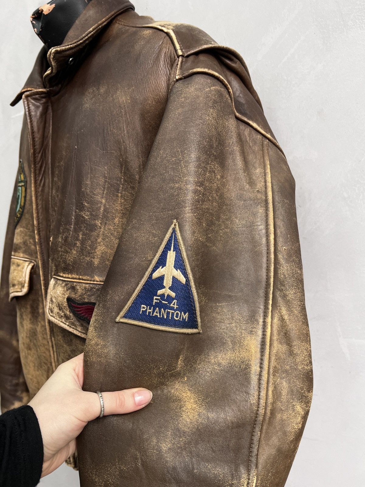 Leonard Paris Avirex style distressed true vintage leather bomber jacket Size US M / EU 48-50 / 2 - 5 Thumbnail