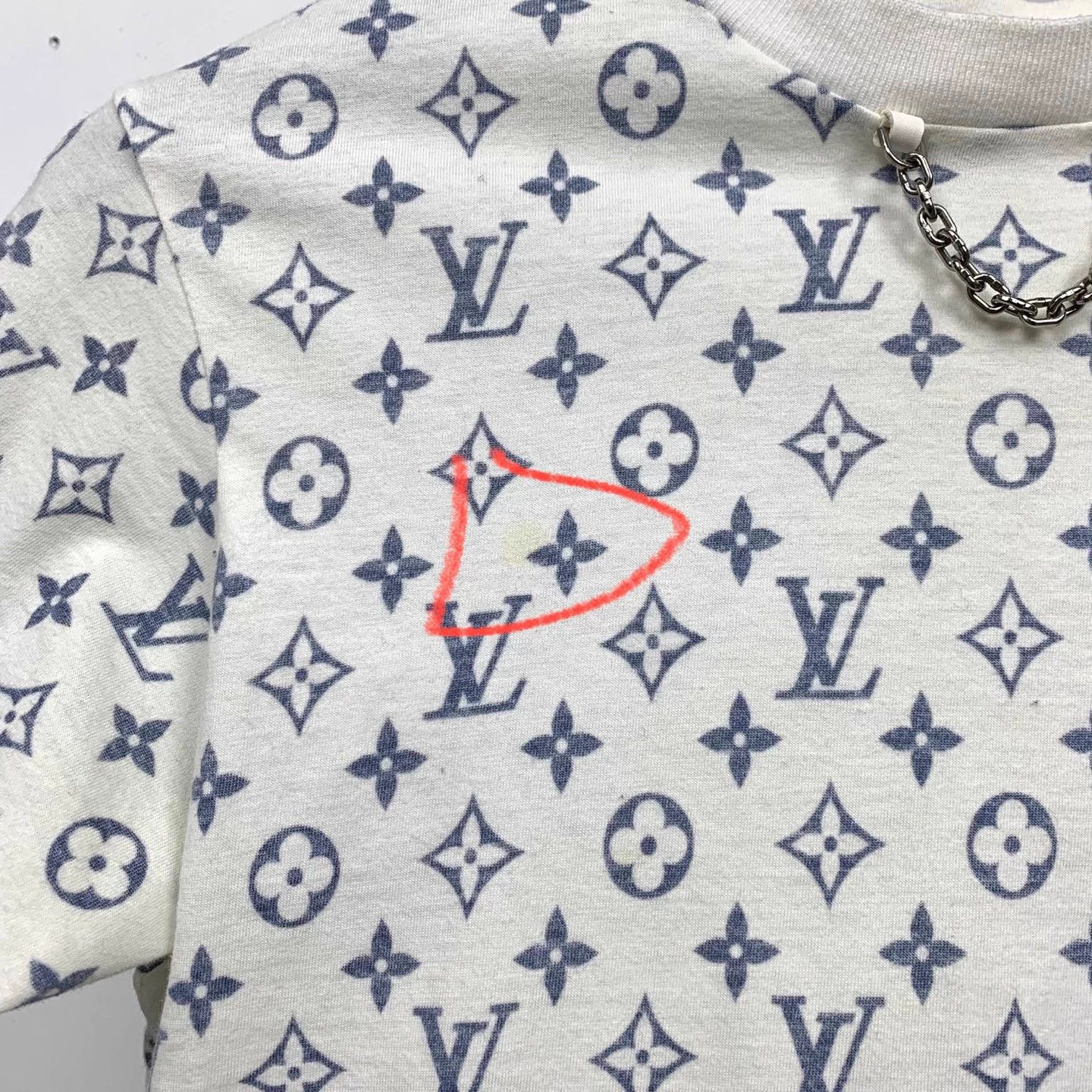 Louis Vuitton LOUIS VUITTON Monogram Logo Chain Collar T-Shirt S Size US S / EU 44-46 / 1 - 8 Thumbnail