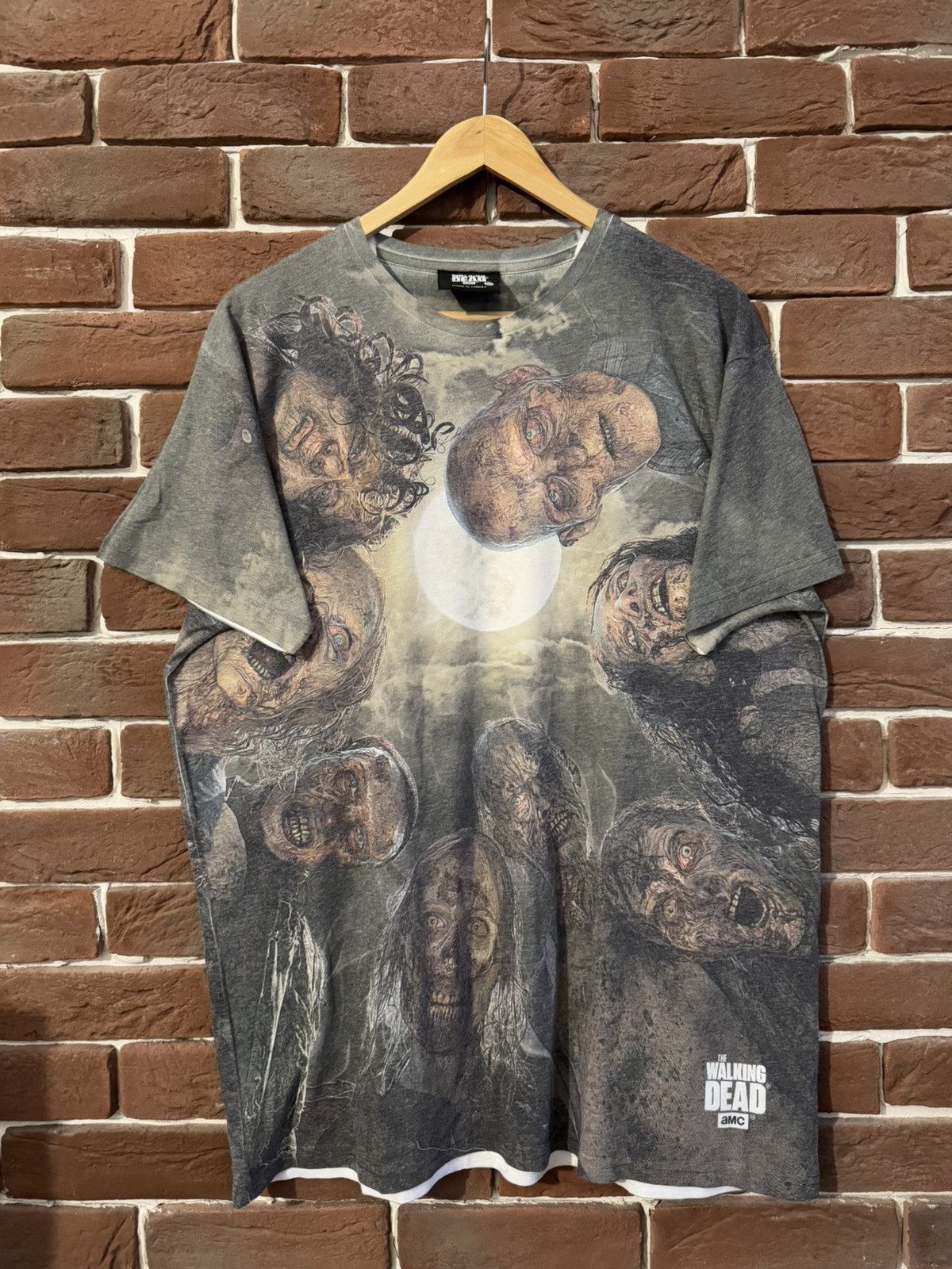 Vintage Y2K The Walking Dead All face Zombie Moon T-shirt