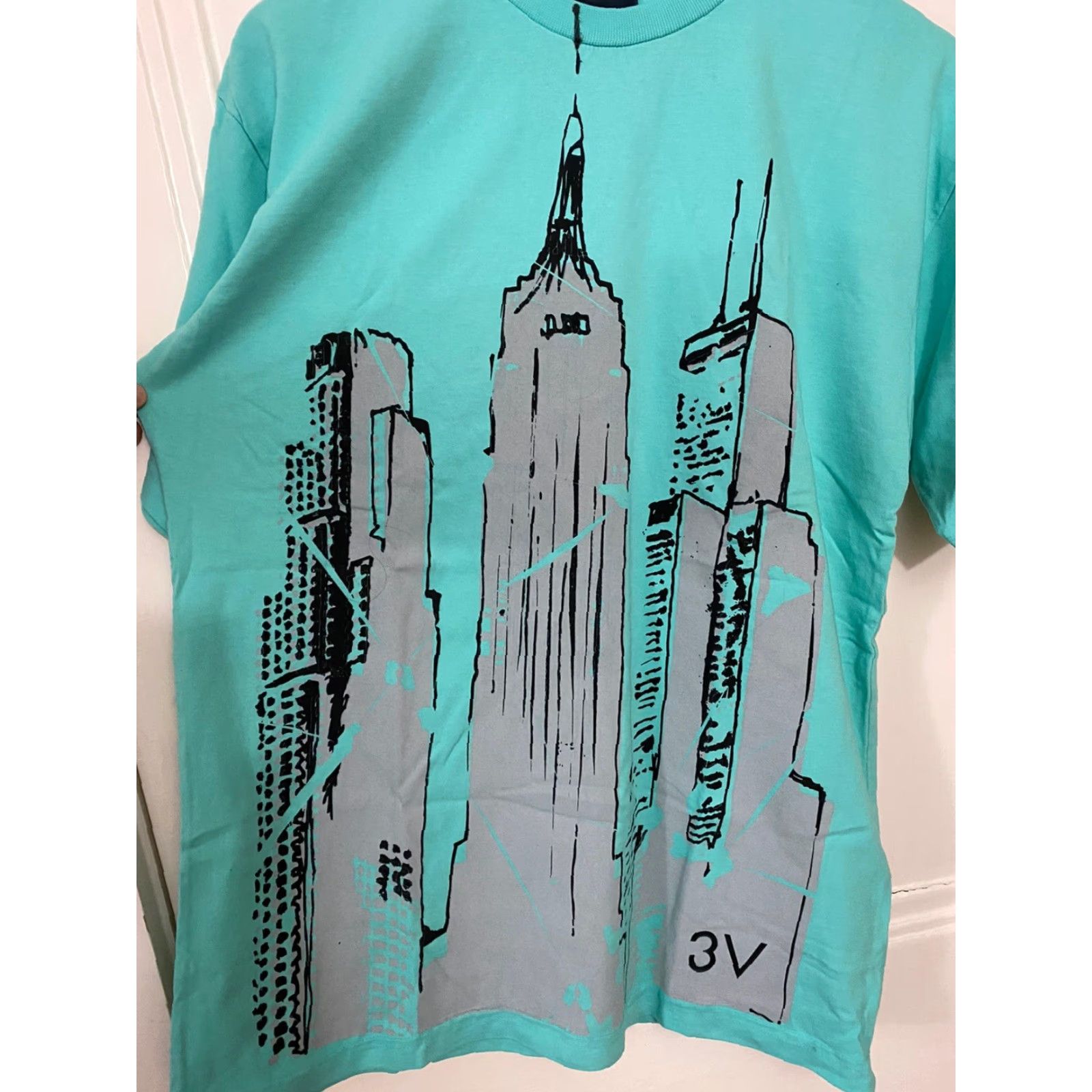 Vintage VINTAGE? 3V Cityscape Tee Shirt Men L Green NWOT Crew Neck Short Sleeve Shirt Chicago NY? Street Wear Cityscape 3V Tee Shirt Mens L Green NWOT Size US L / EU 52-54 / 3 - 2 Thumbnail